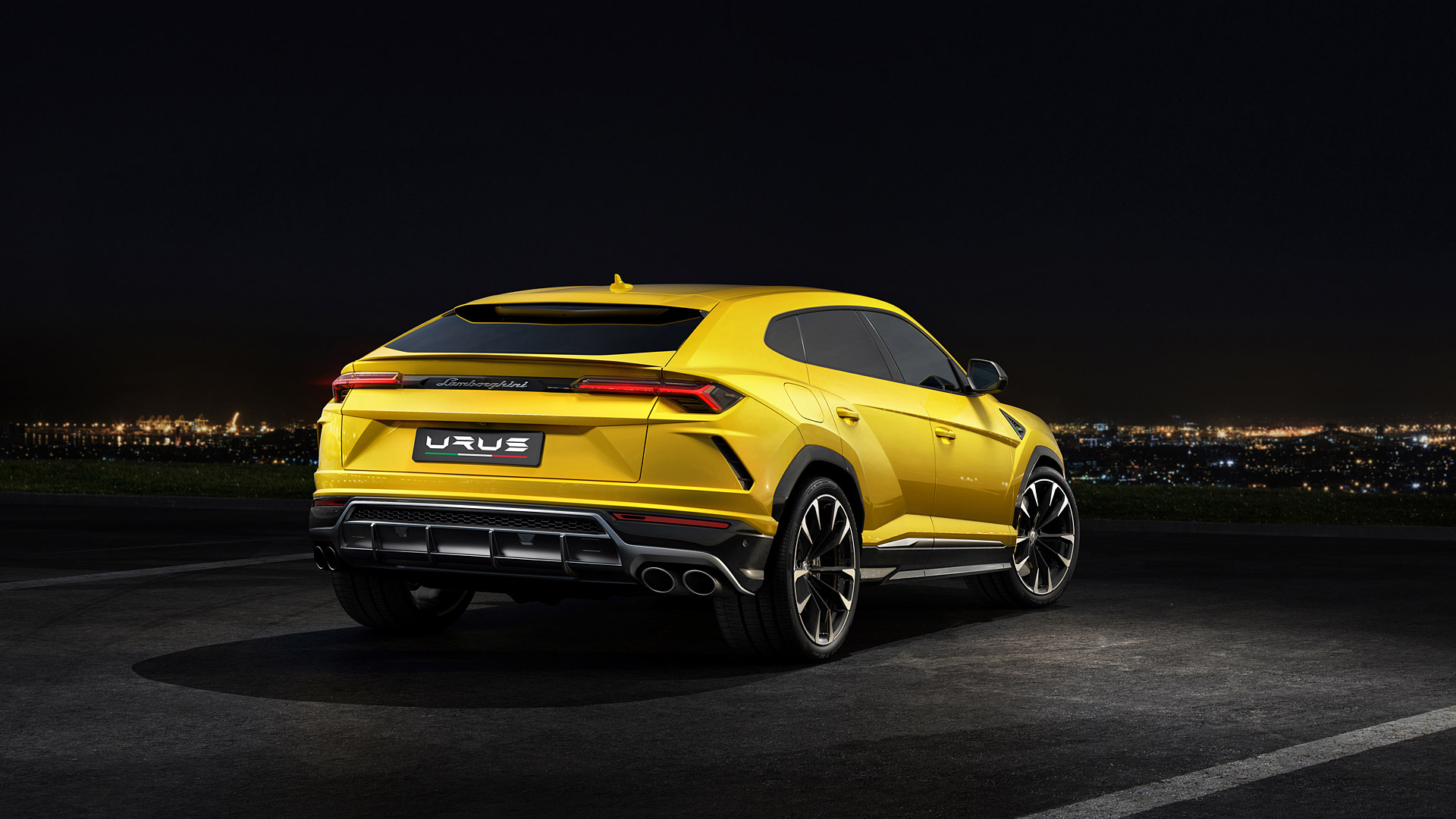  2019 Lamborghini Urus Wallpaper.