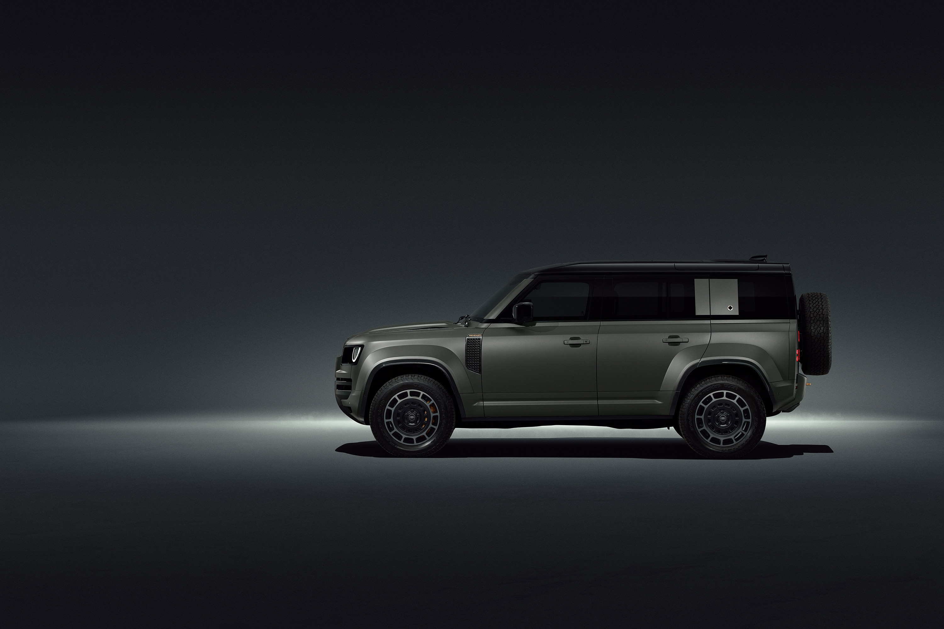  2025 Land Rover Defender Octa Wallpaper.