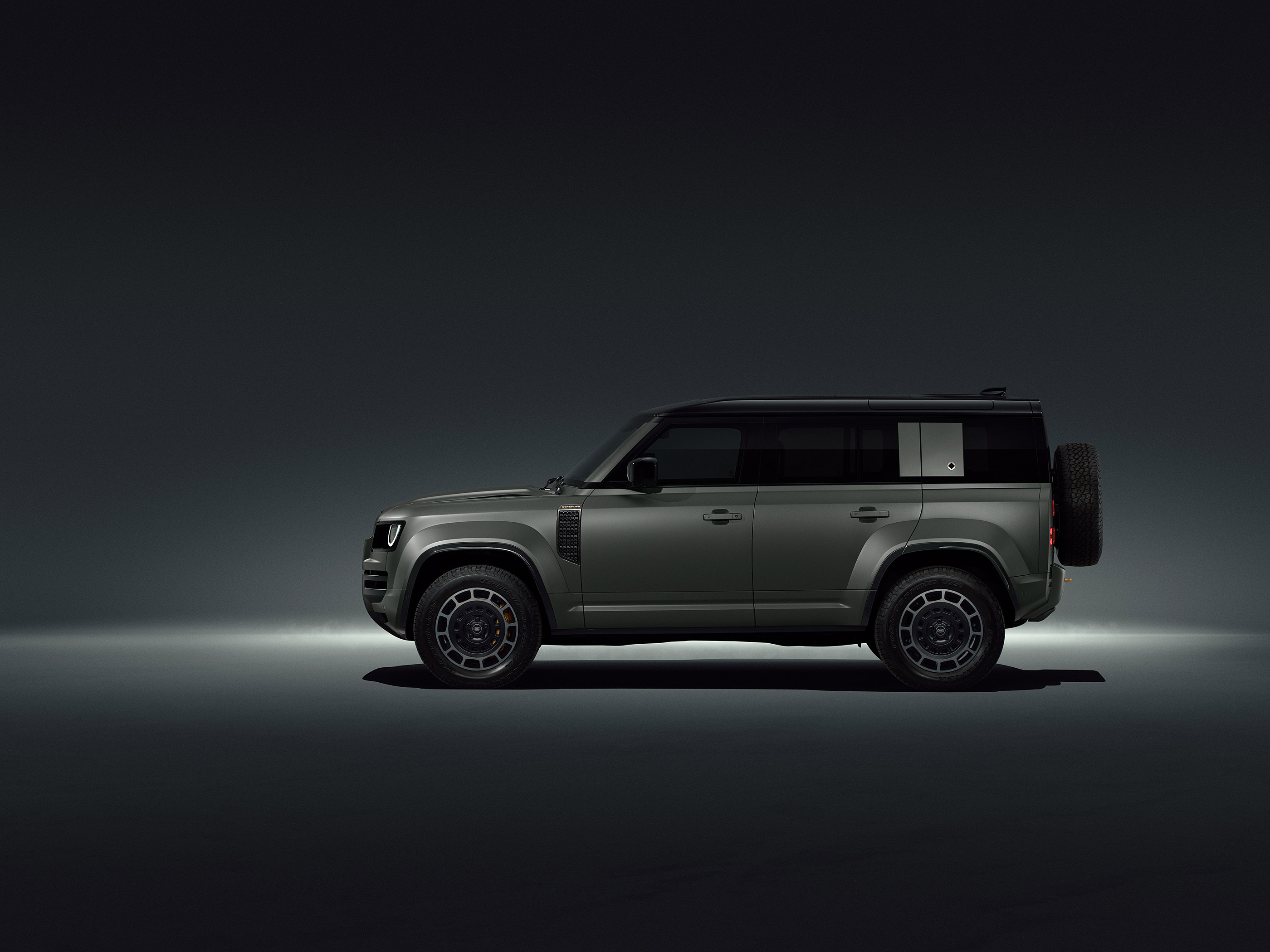  2025 Land Rover Defender Octa Wallpaper.