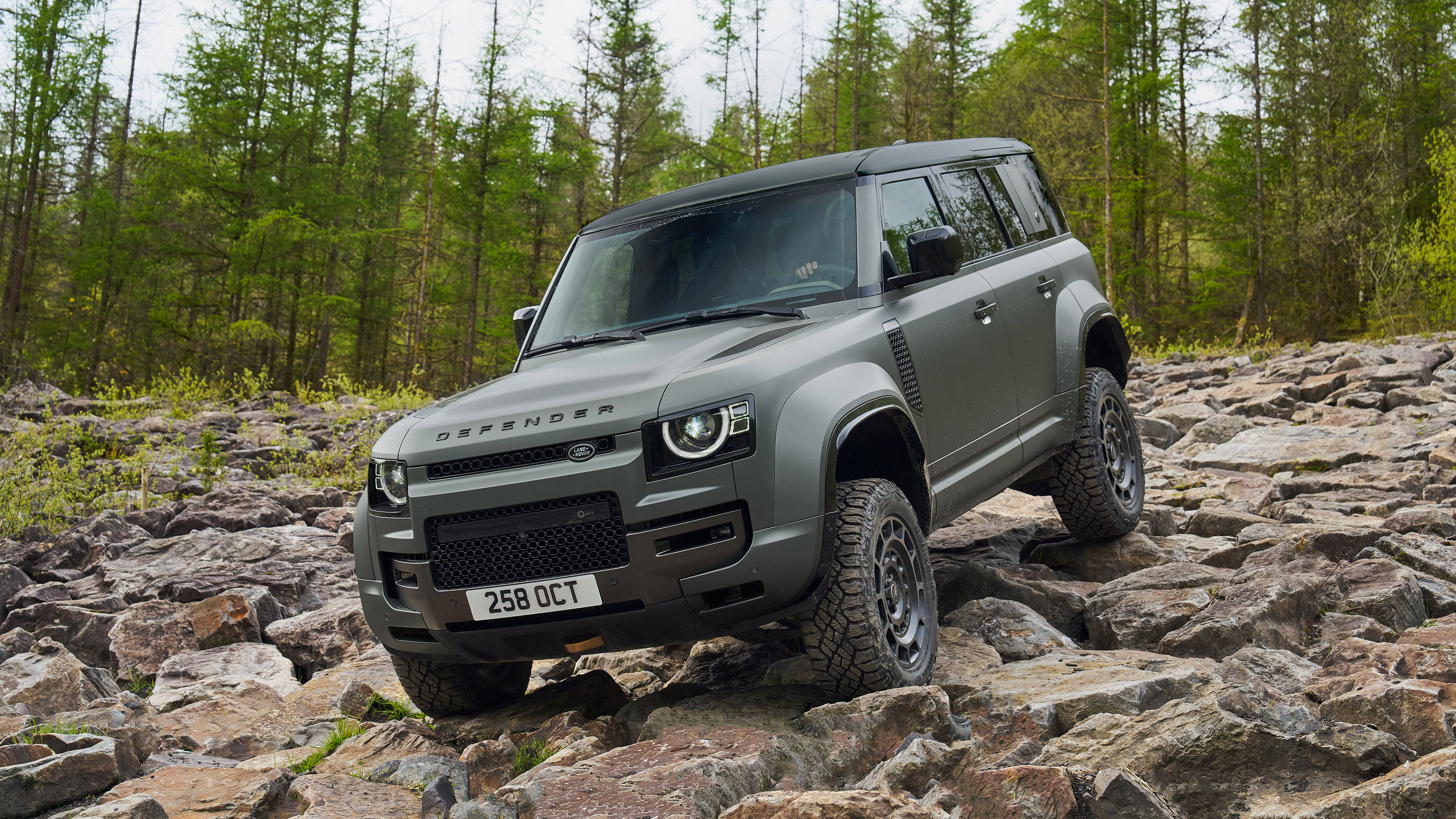  2025 Land Rover Defender Octa Wallpaper.