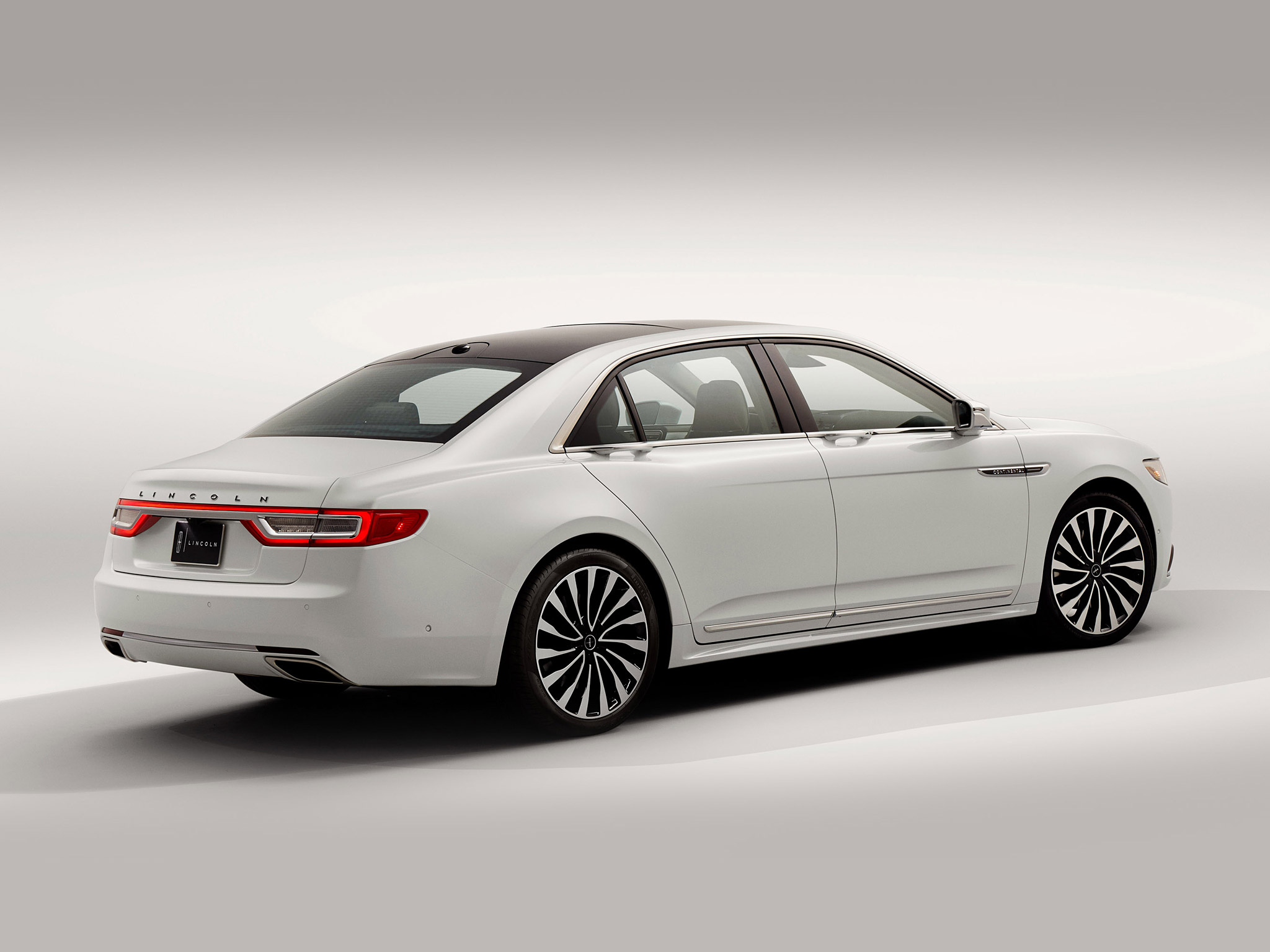  2017 Lincoln Continental Wallpaper.