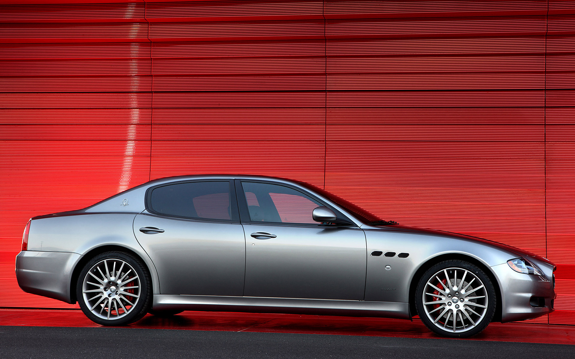  2009 Maserati Quattroporte Sport GT-S Wallpaper.