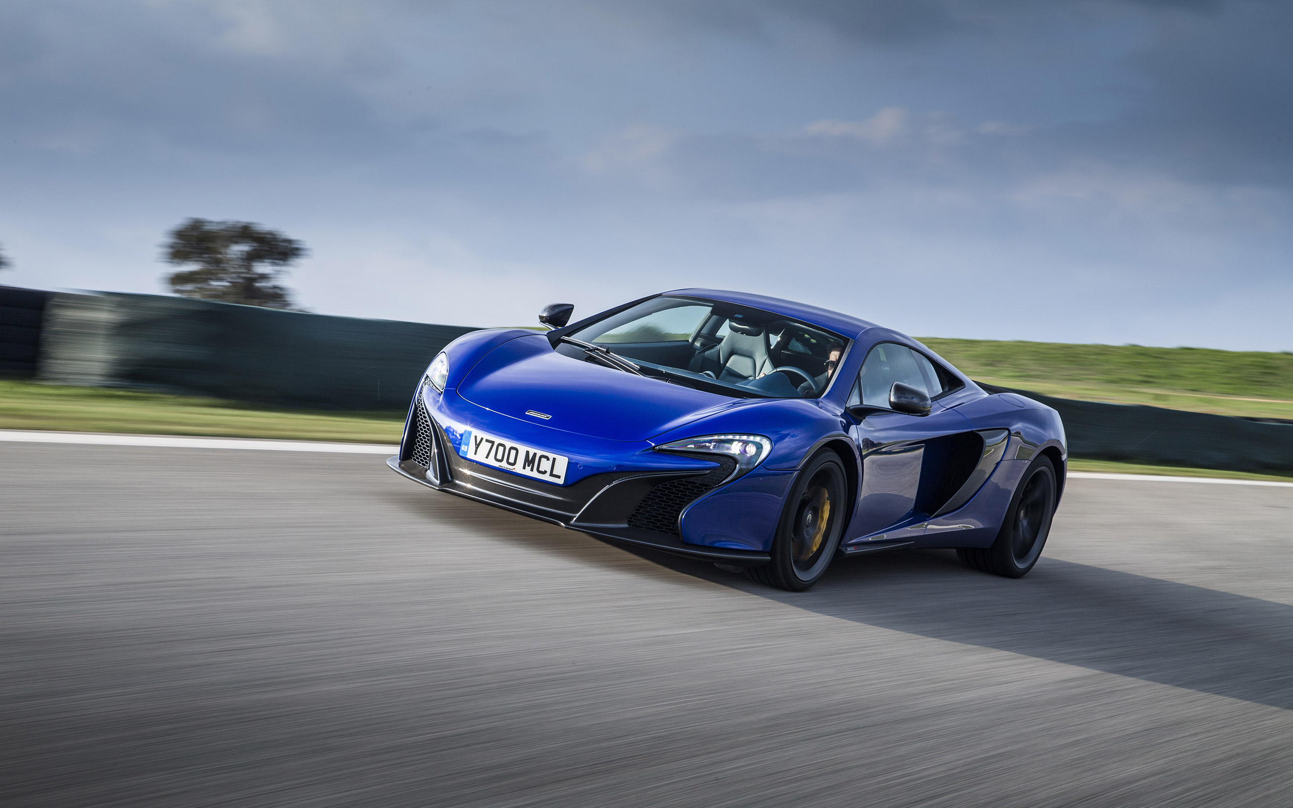  2015 McLaren 650S Wallpaper.