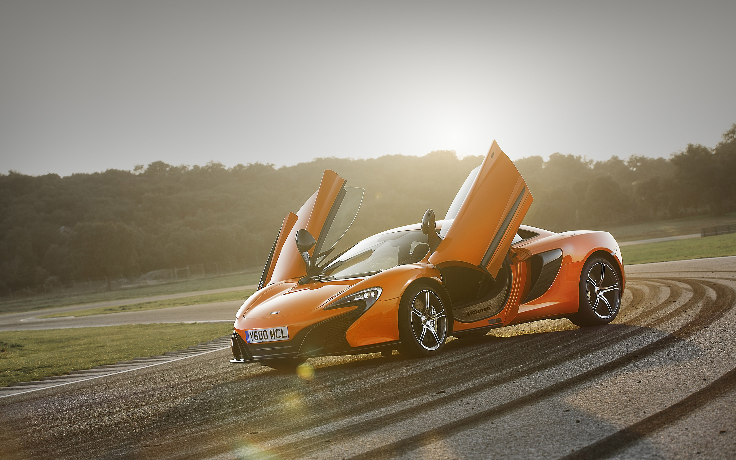  2015 McLaren 650S Wallpaper.