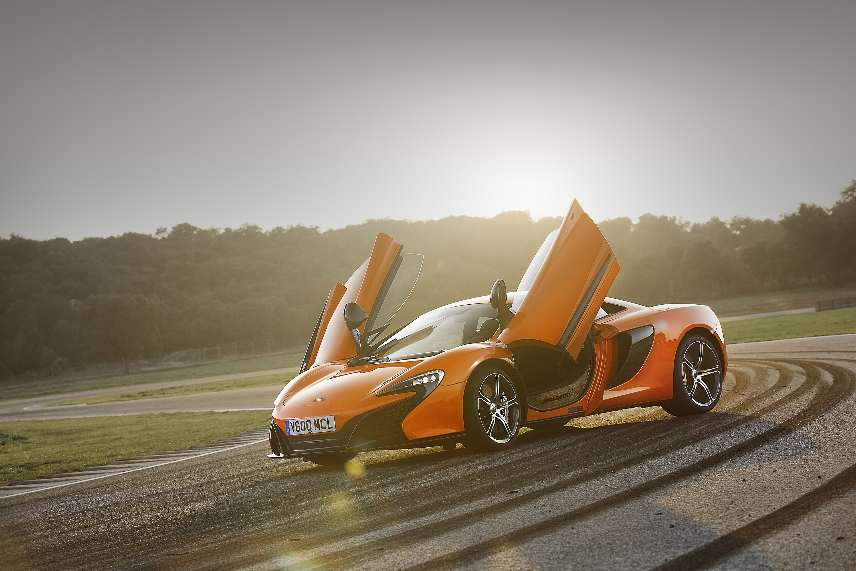  2015 McLaren 650S Wallpaper.