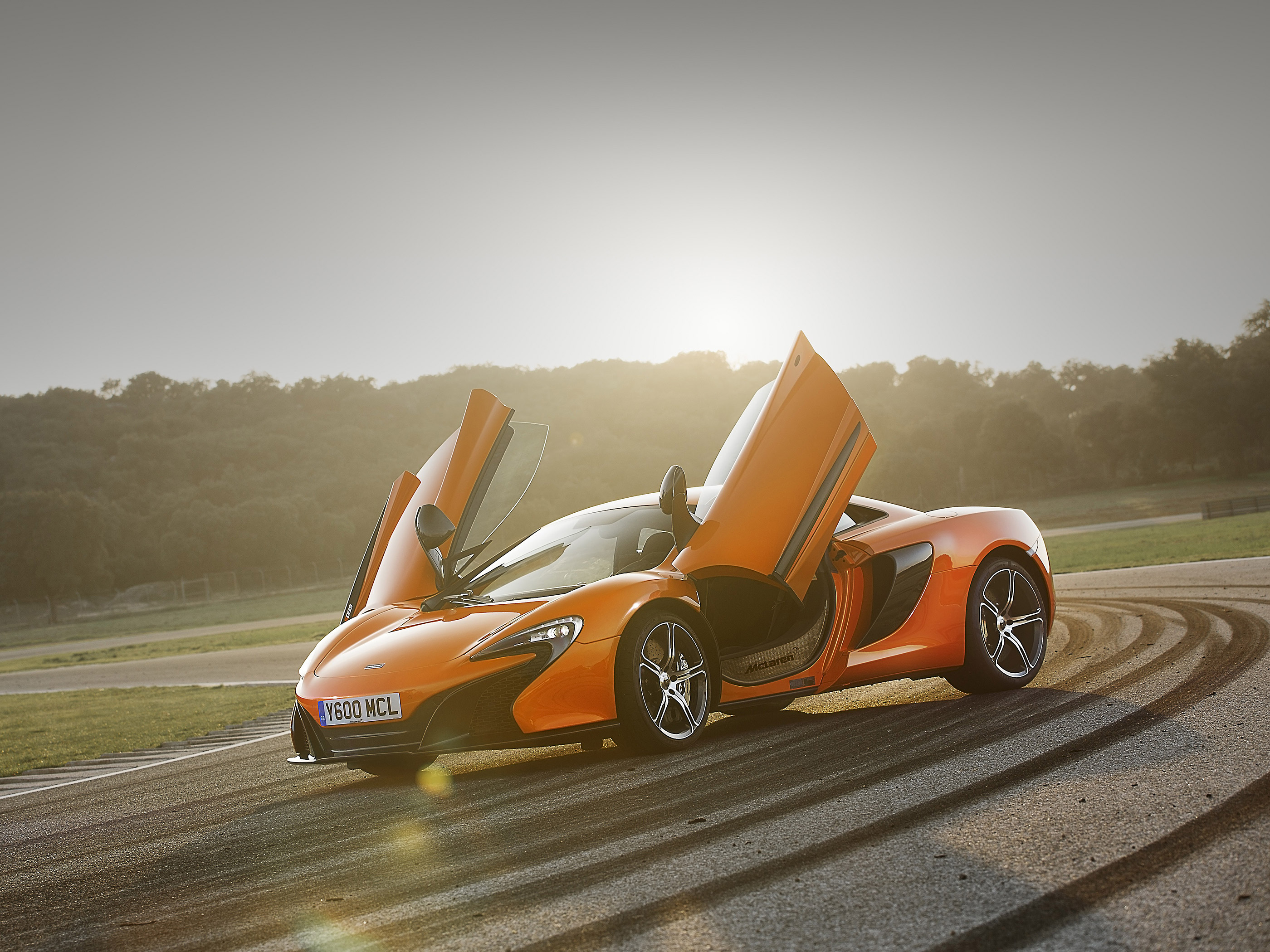  2015 McLaren 650S Wallpaper.