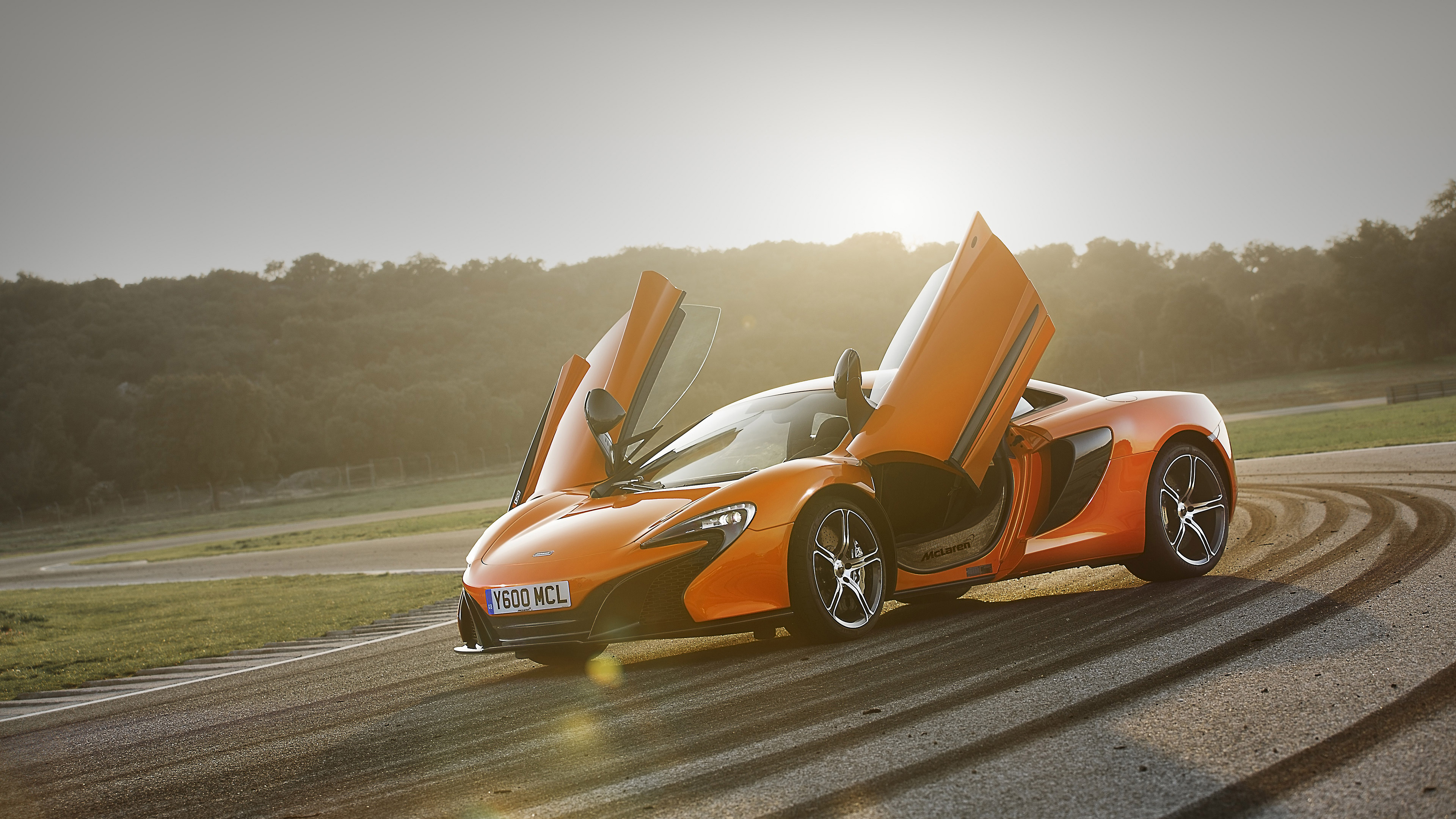  2015 McLaren 650S Wallpaper.