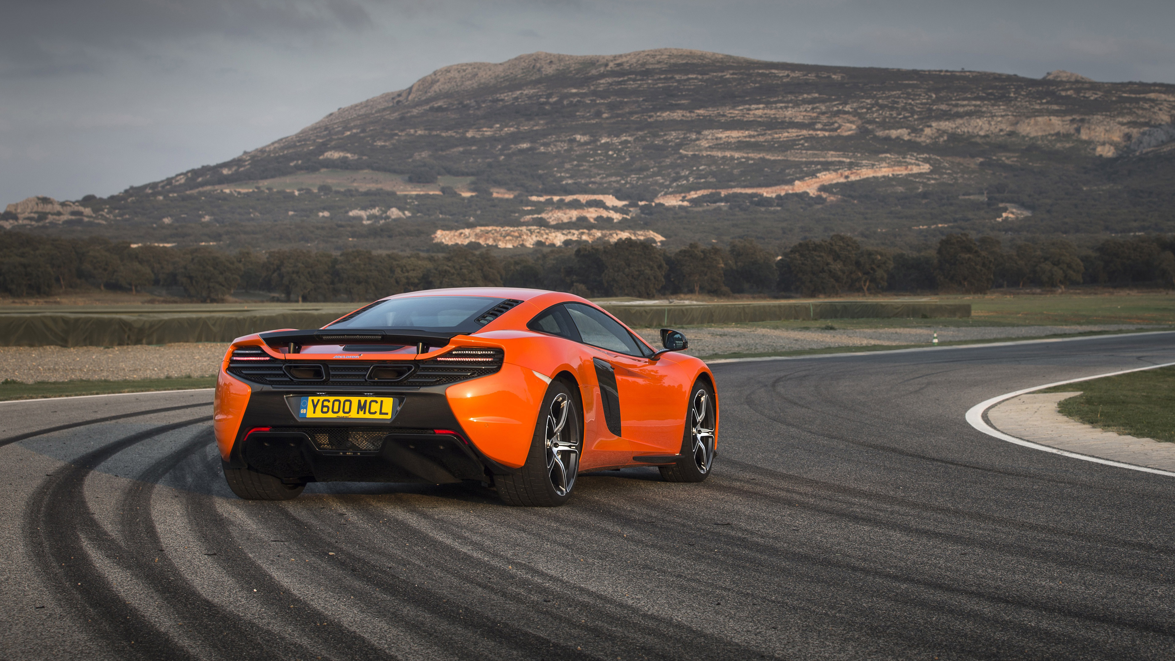  2015 McLaren 650S Wallpaper.