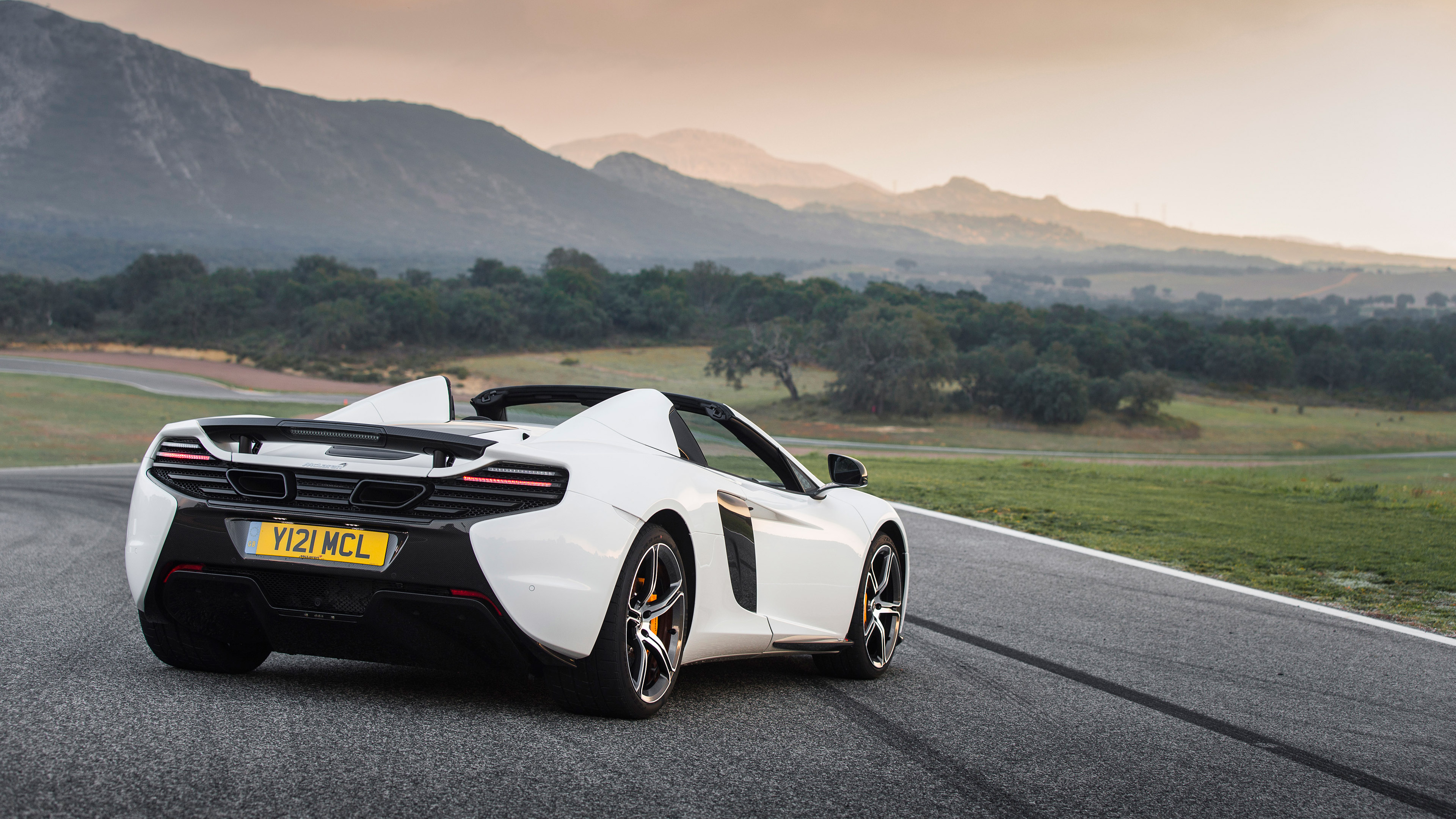  2015 McLaren 650S Spider Wallpaper.