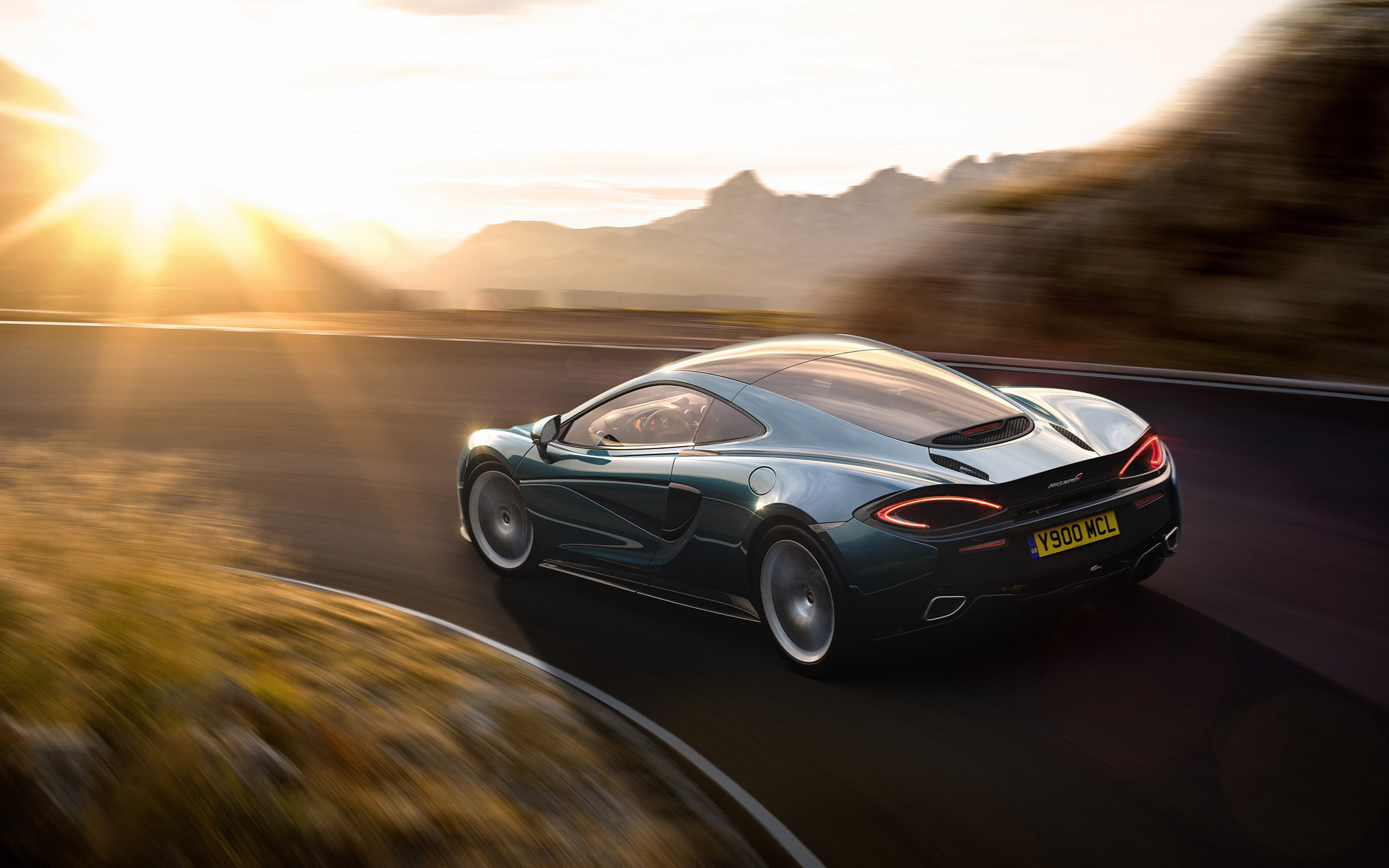  2017 McLaren 570GT Wallpaper.