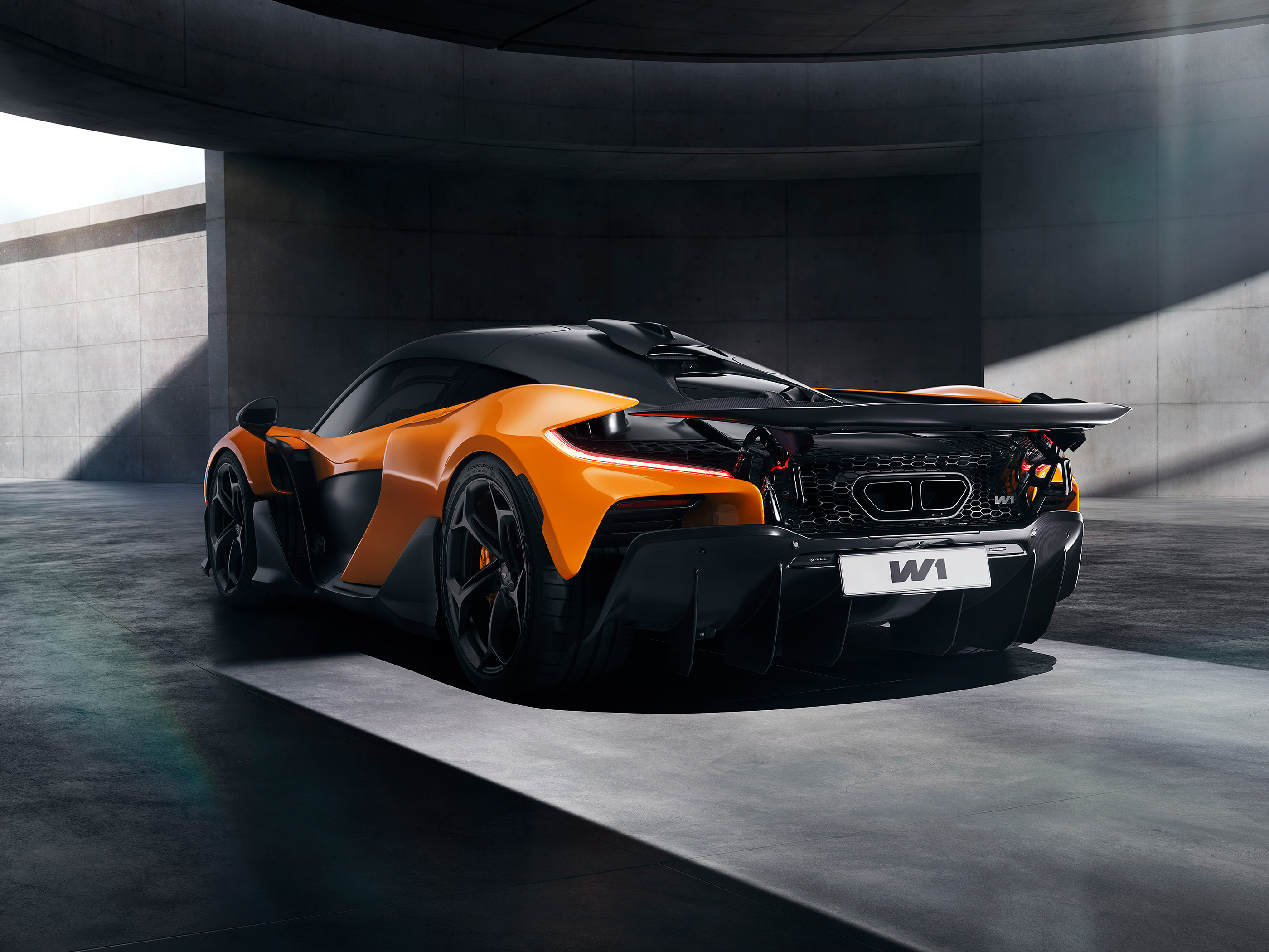  2025 McLaren W1 Wallpaper.