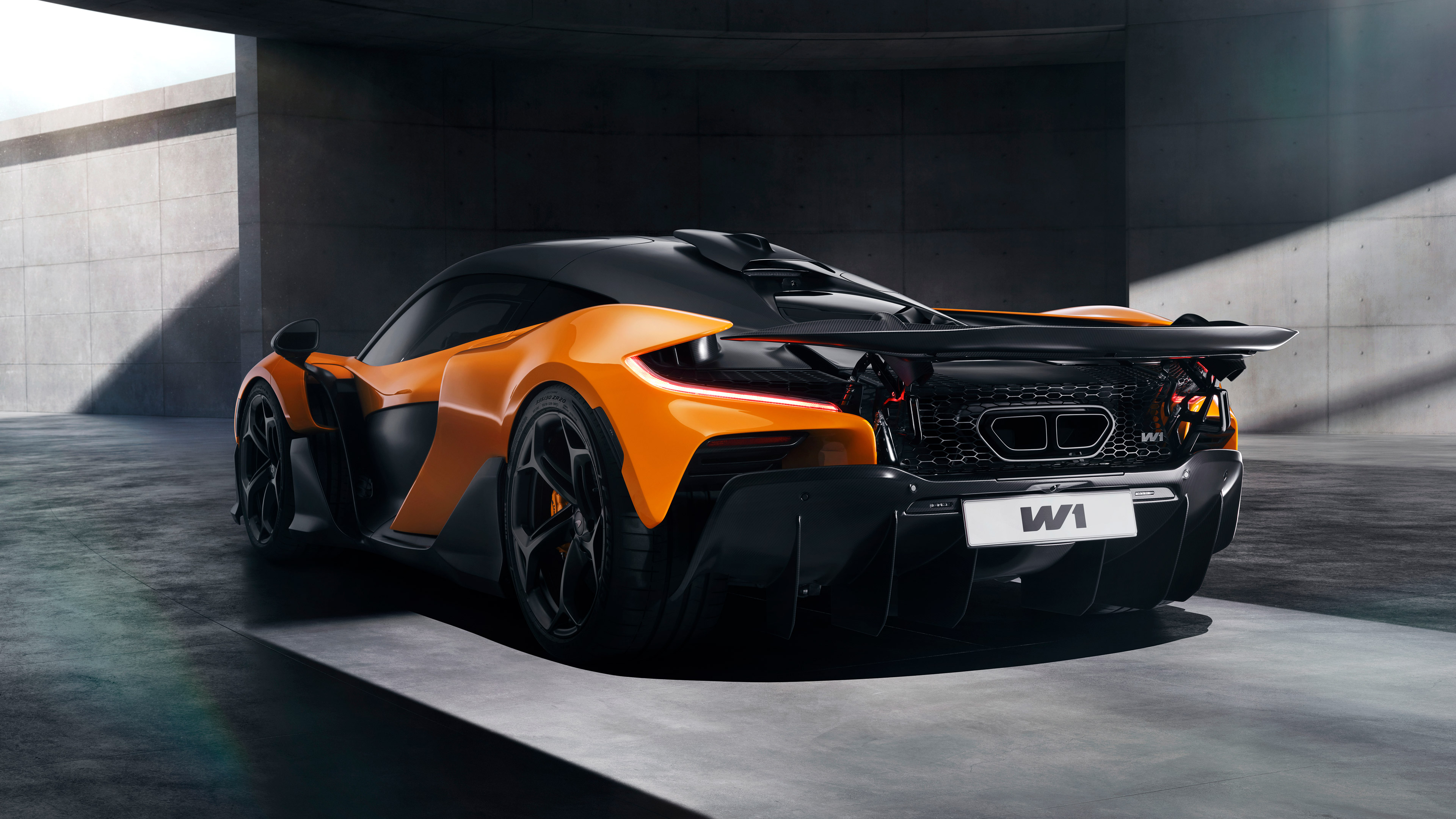  2025 McLaren W1 Wallpaper.