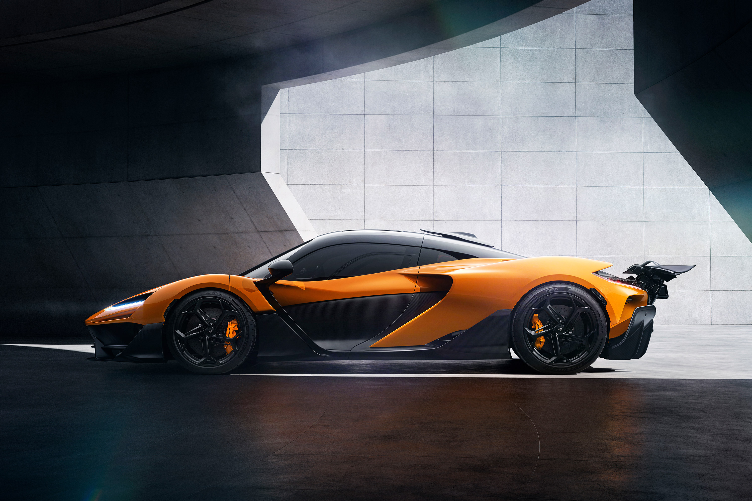  2025 McLaren W1 Wallpaper.