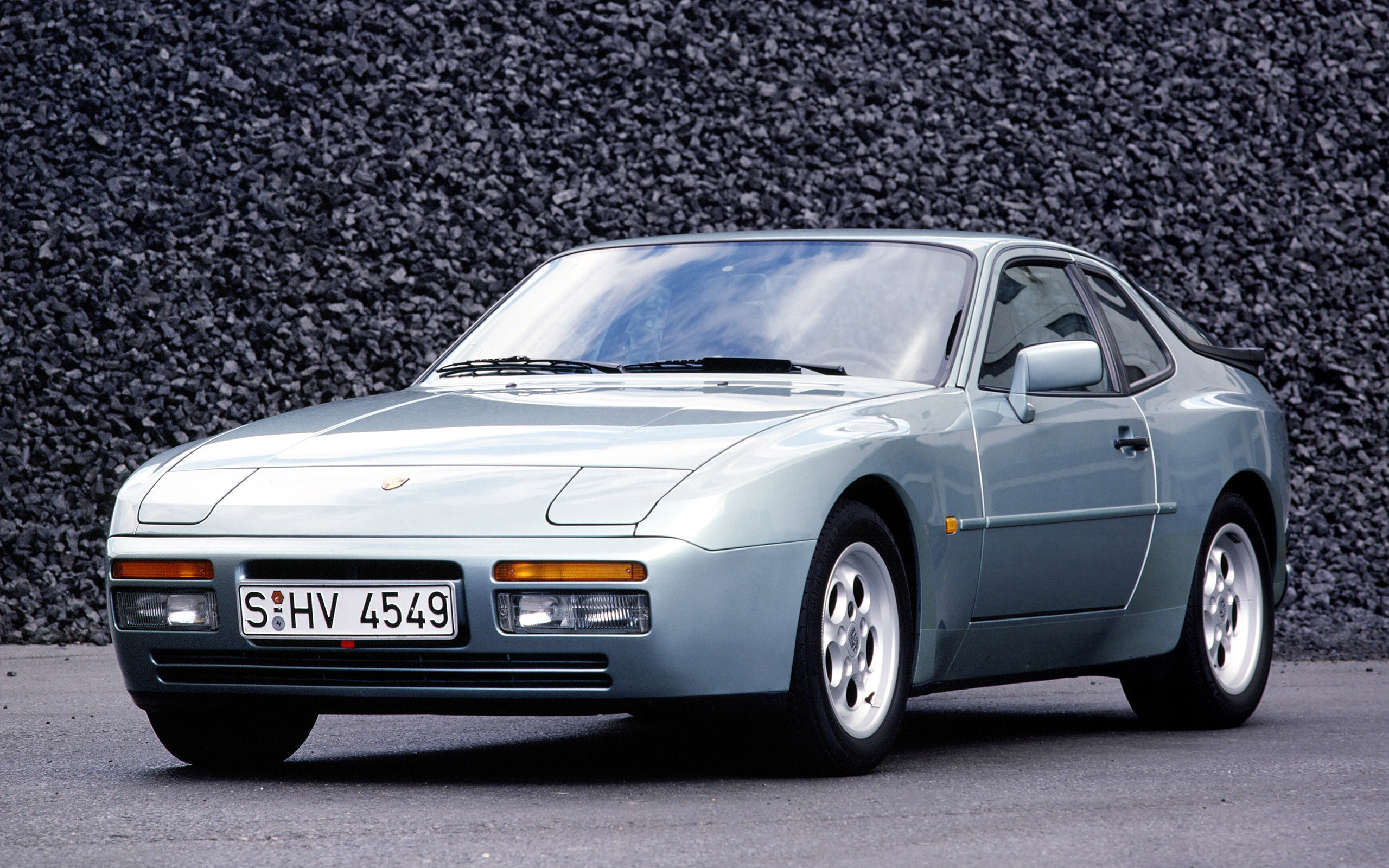  1985 Porsche 944 Turbo Wallpaper.