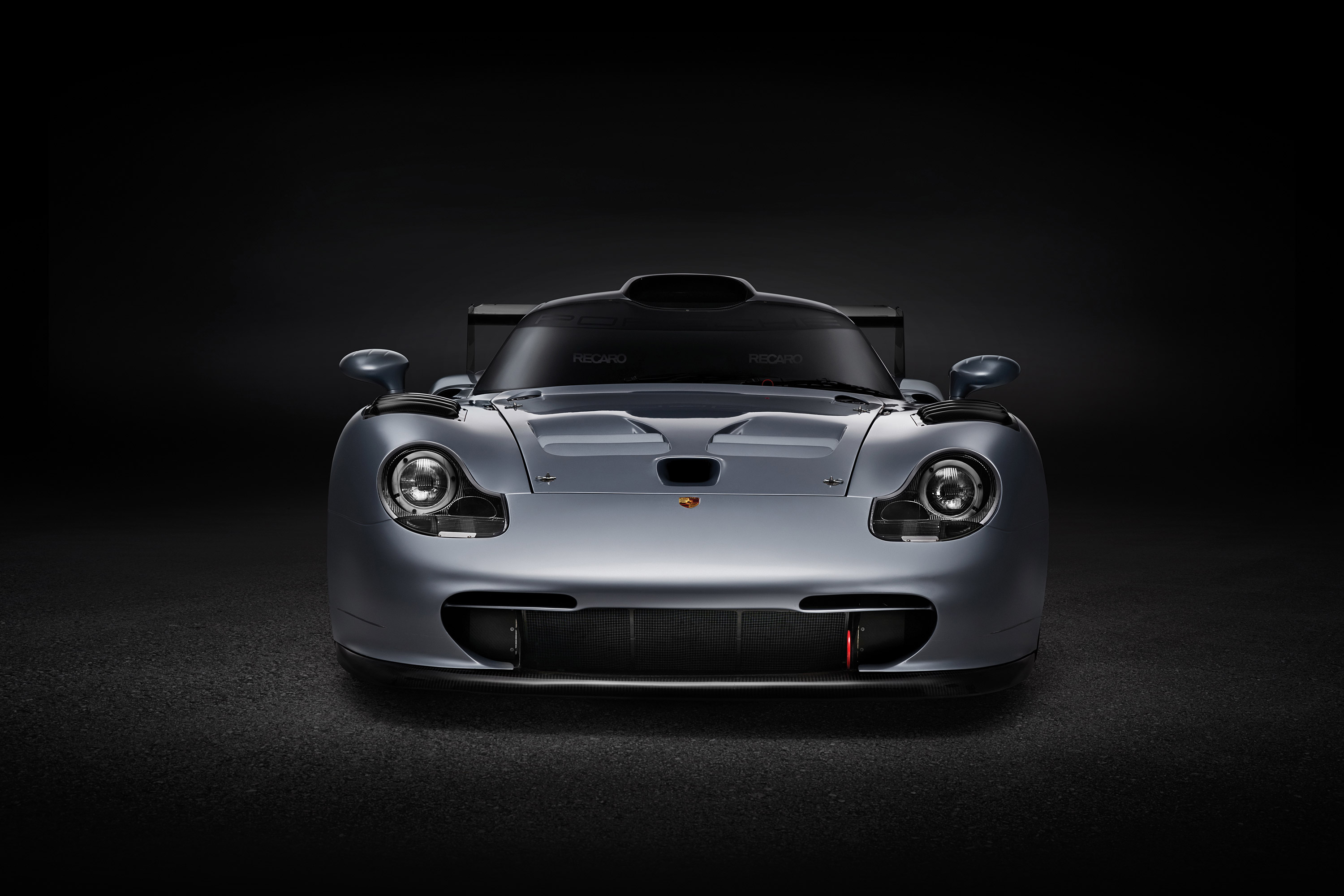  1997 Porsche 911 GT1 Evolution Wallpaper.