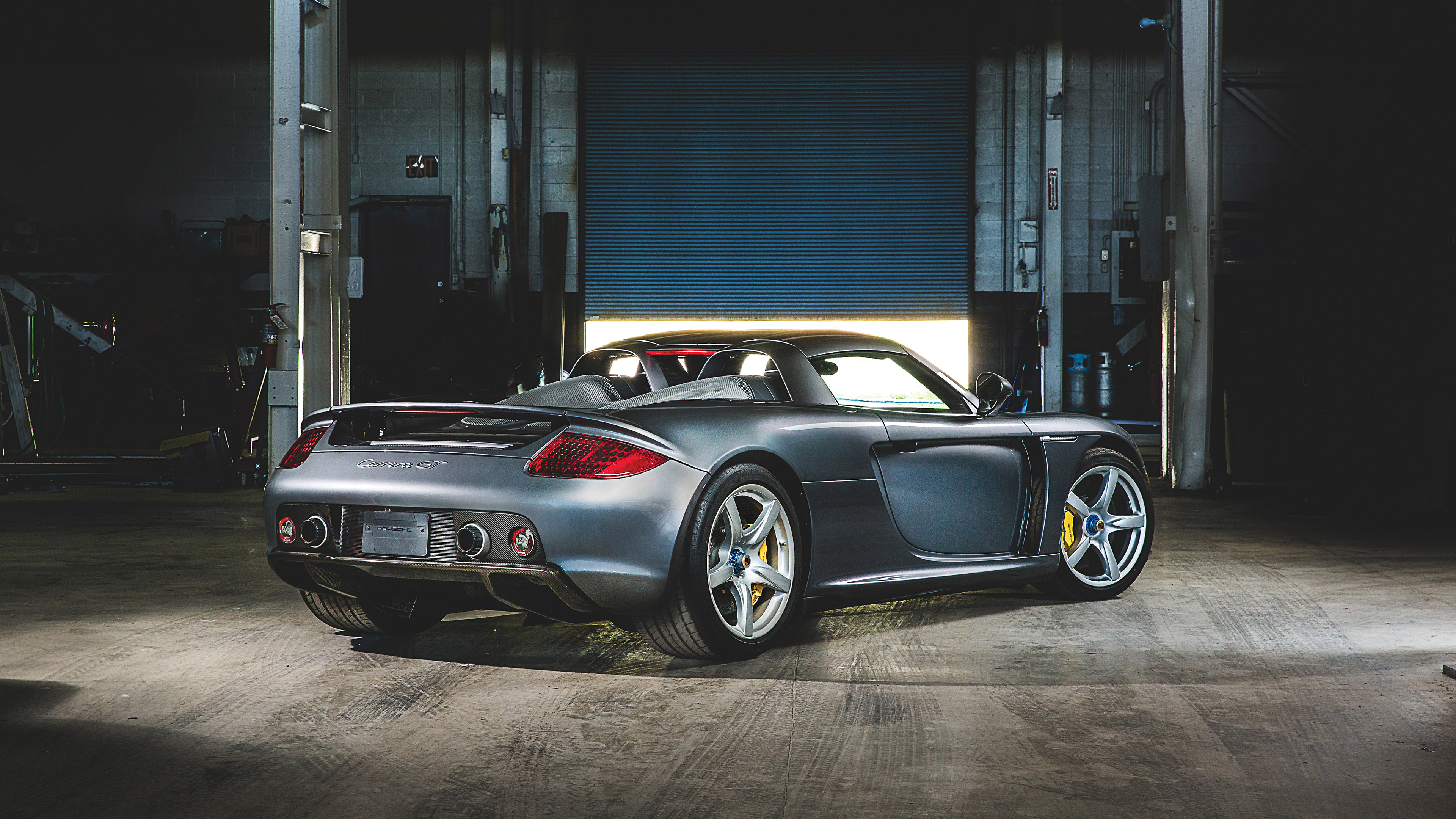  2004 Porsche Carrera GT Wallpaper.