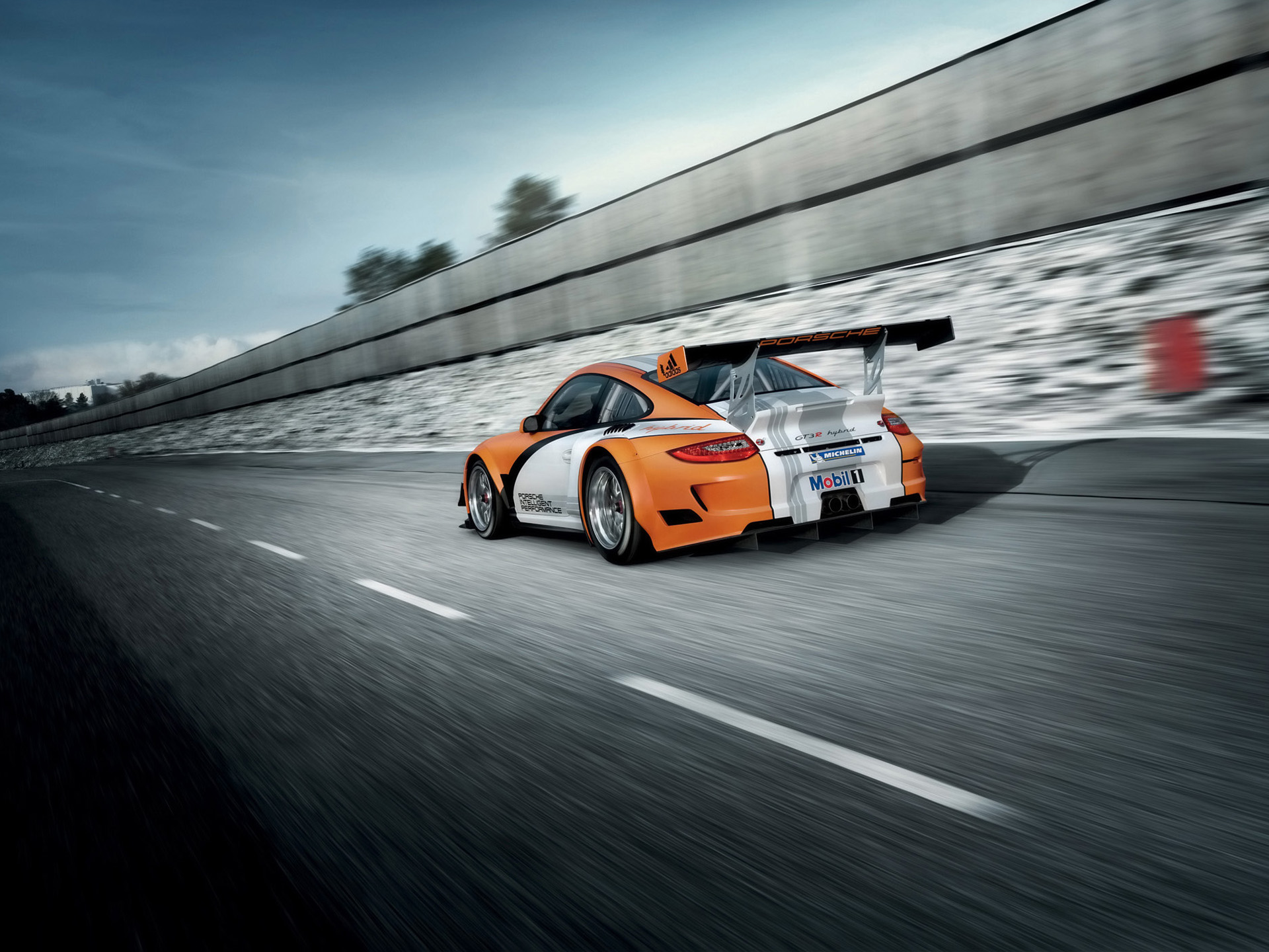  2010 Porsche 911 GT3-R Hybrid Wallpaper.