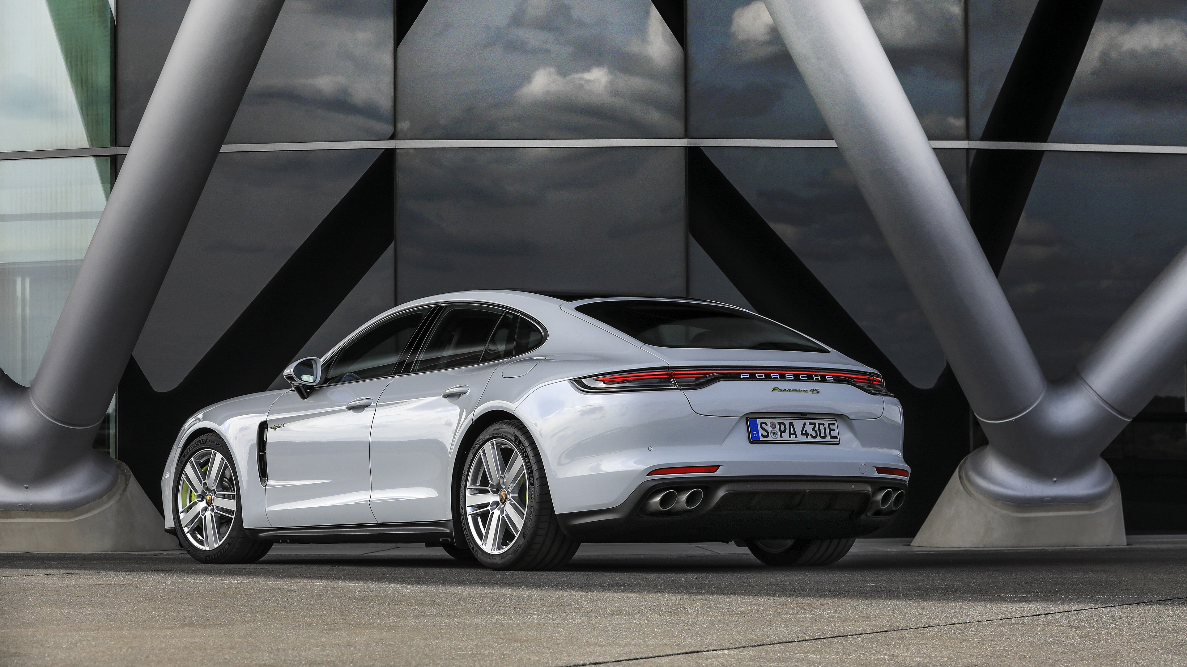  2021 Porsche Panamera 4S E-Hybrid Wallpaper.