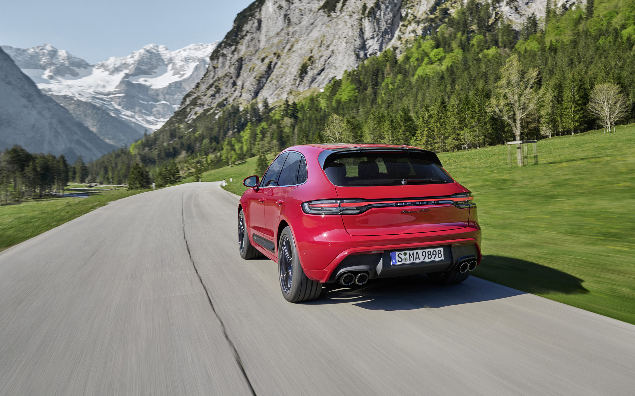  2022 Porsche Macan GTS Wallpaper.