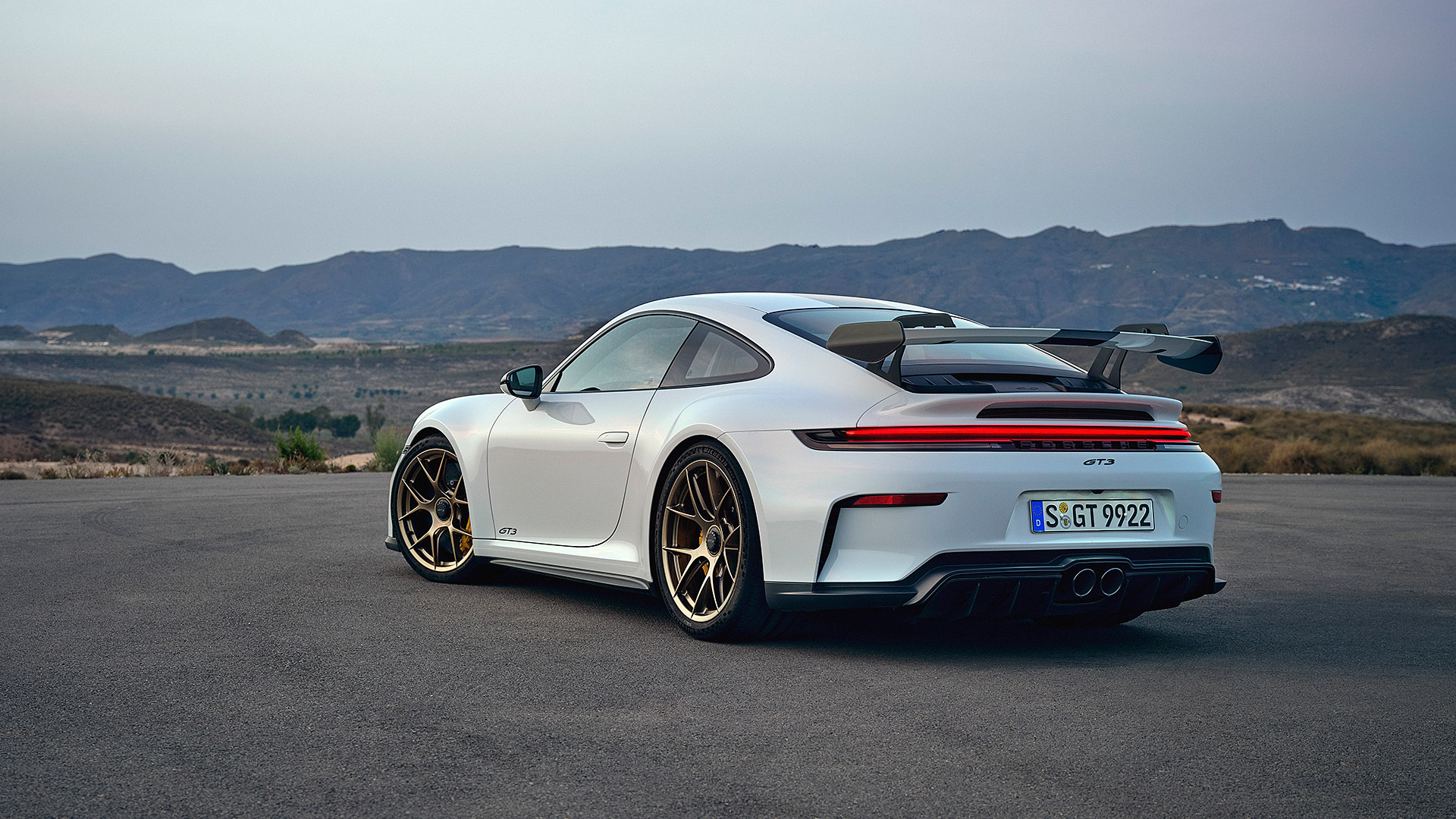  2025 Porsche 911 GT3 Wallpaper.