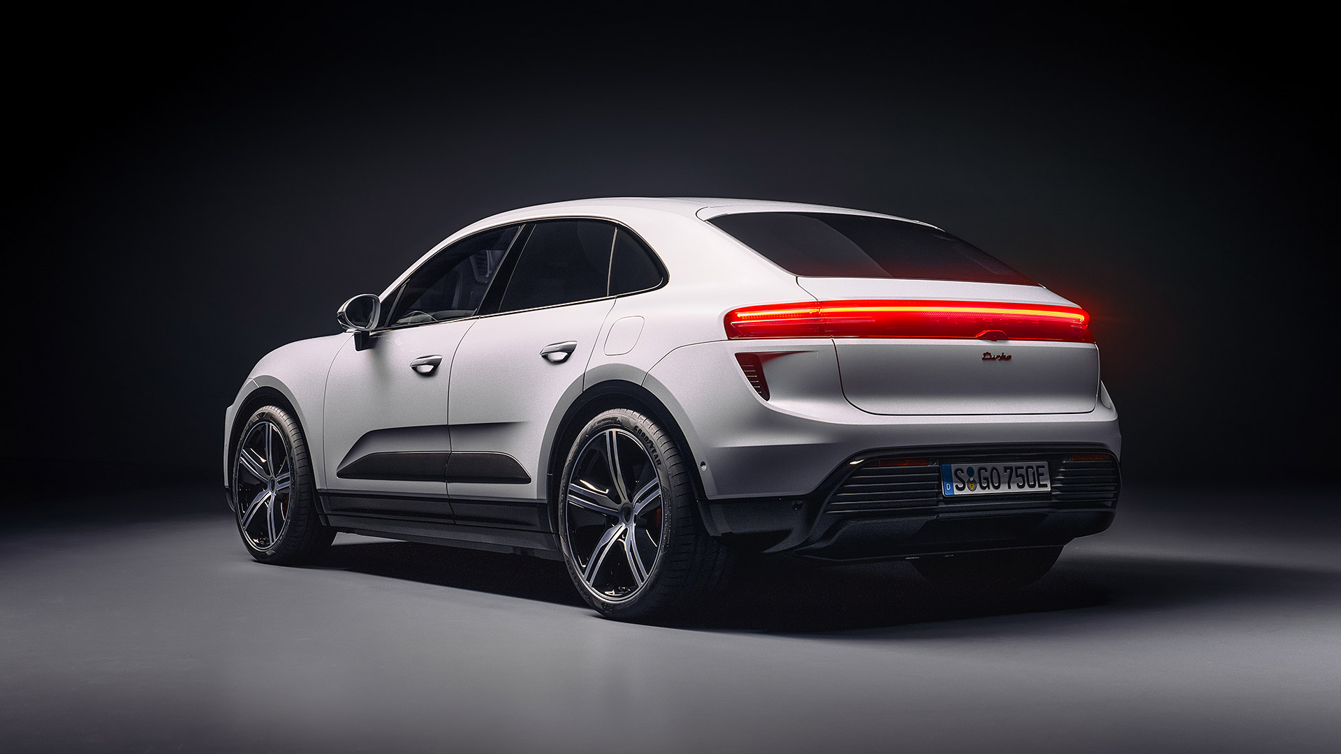  2025 Porsche Macan Turbo Wallpaper.