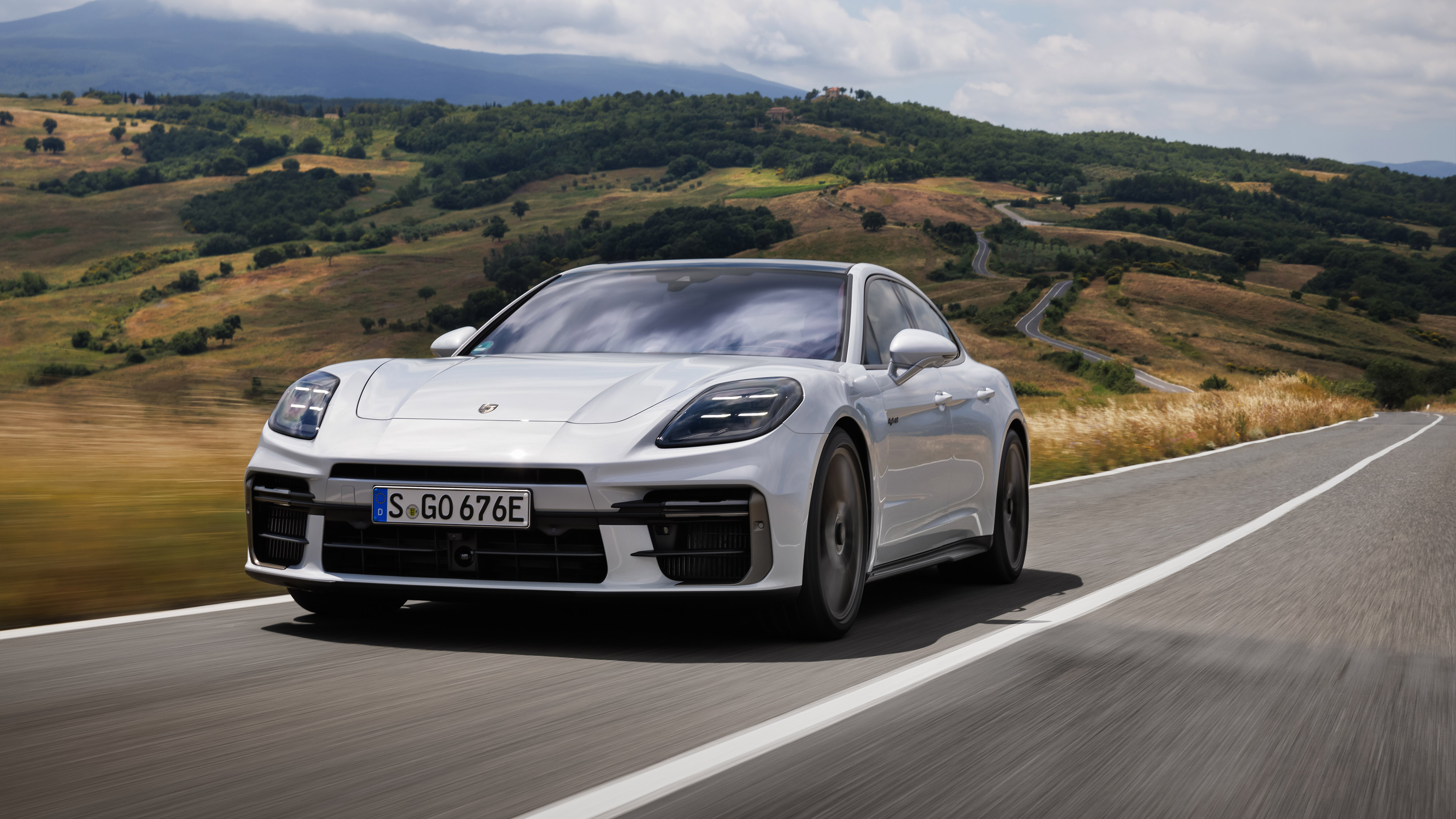  2025 Porsche Panamera Turbo S E-Hybrid Wallpaper.