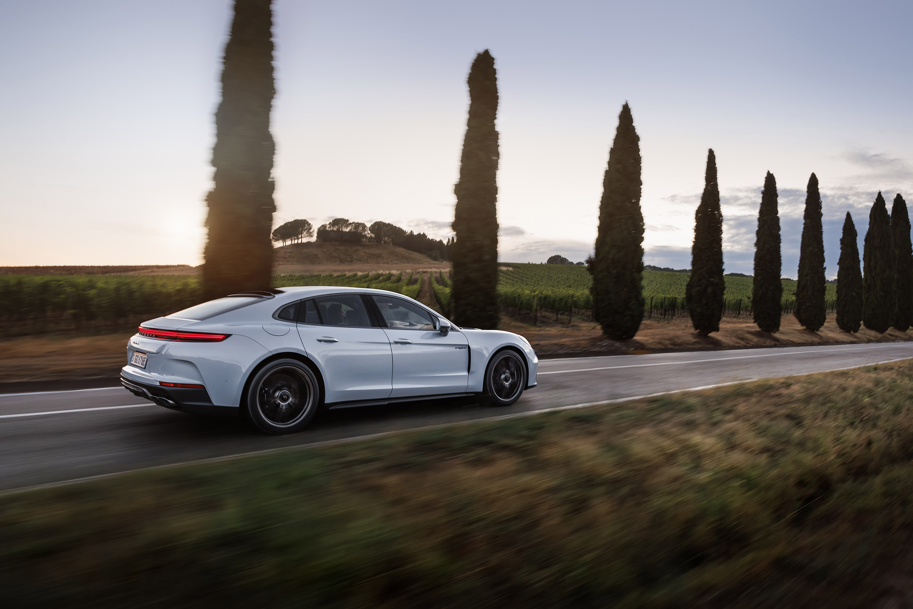  2025 Porsche Panamera Turbo S E-Hybrid Wallpaper.