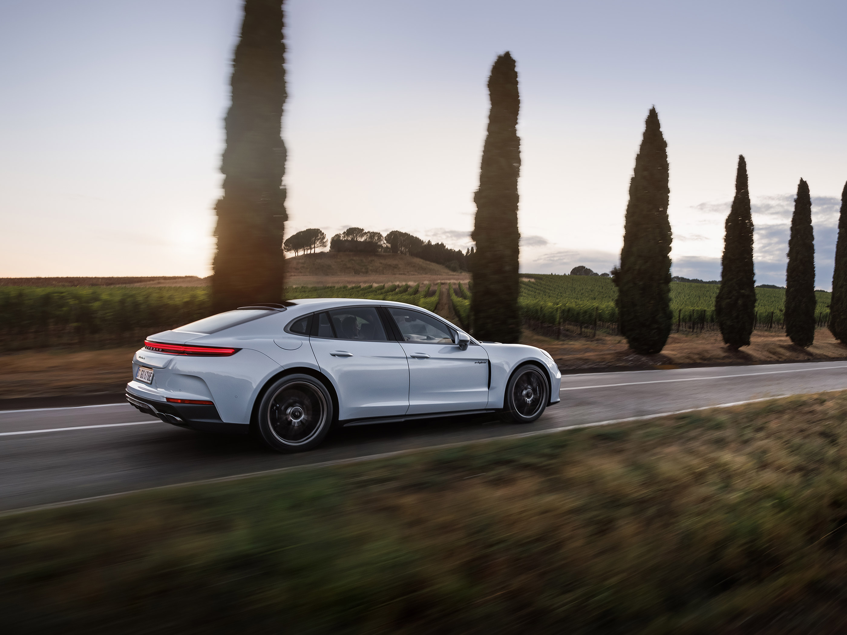  2025 Porsche Panamera Turbo S E-Hybrid Wallpaper.