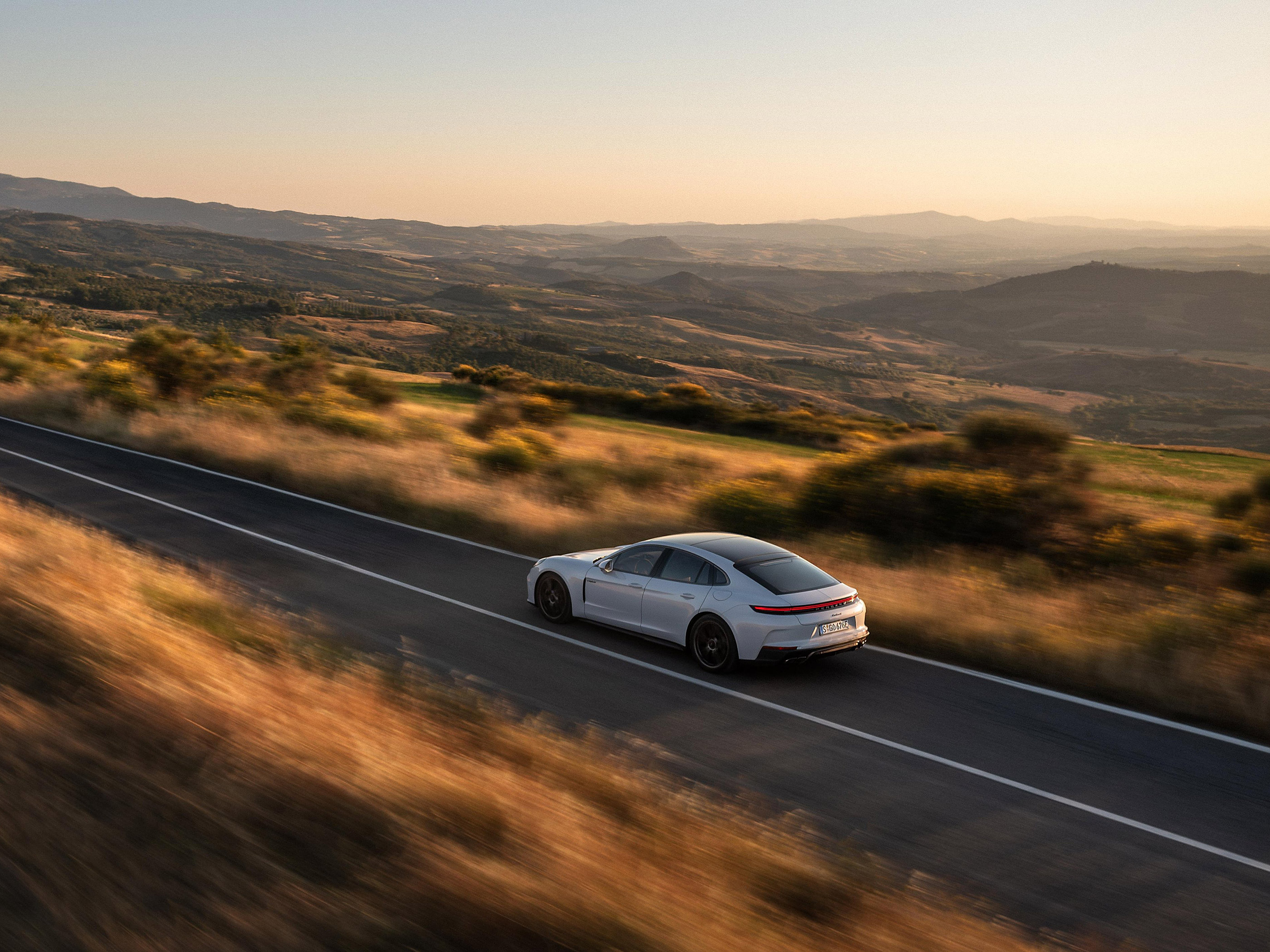  2025 Porsche Panamera Turbo S E-Hybrid Wallpaper.