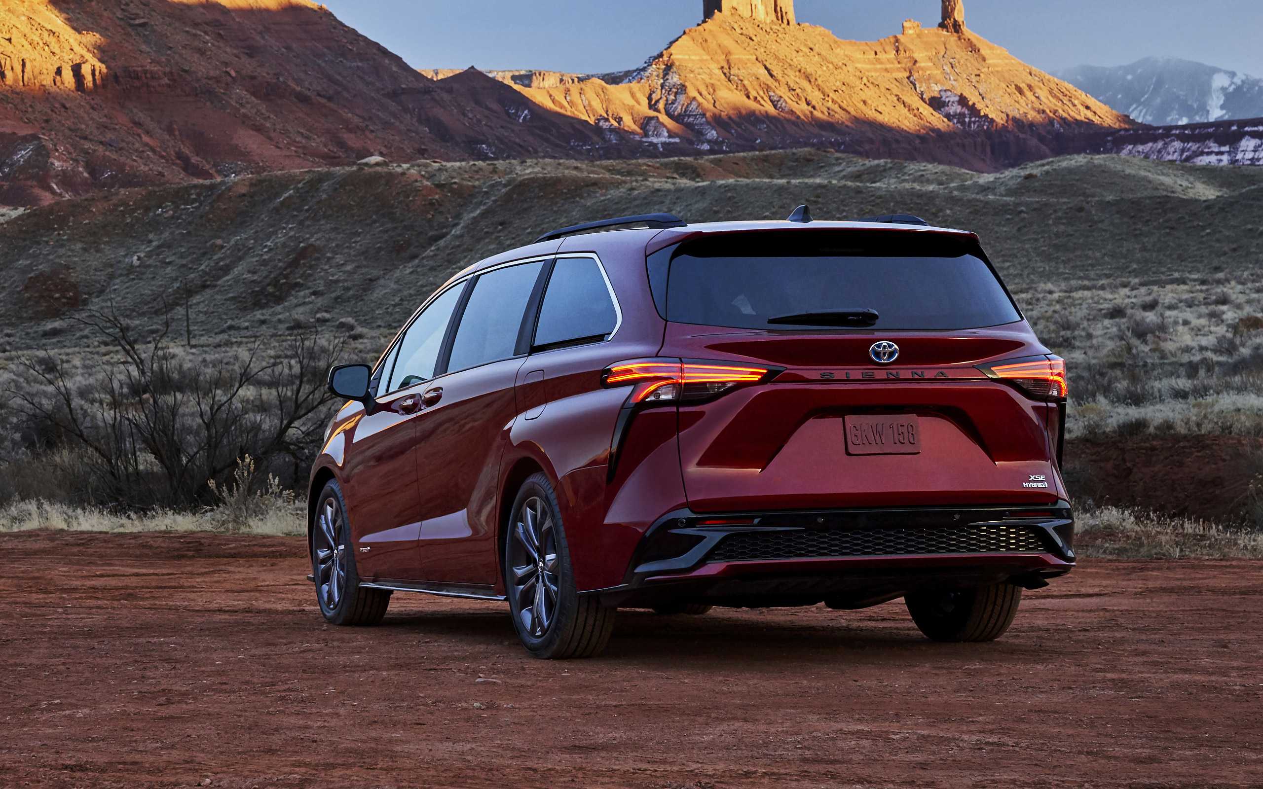  2021 Toyota Sienna XSE Wallpaper.