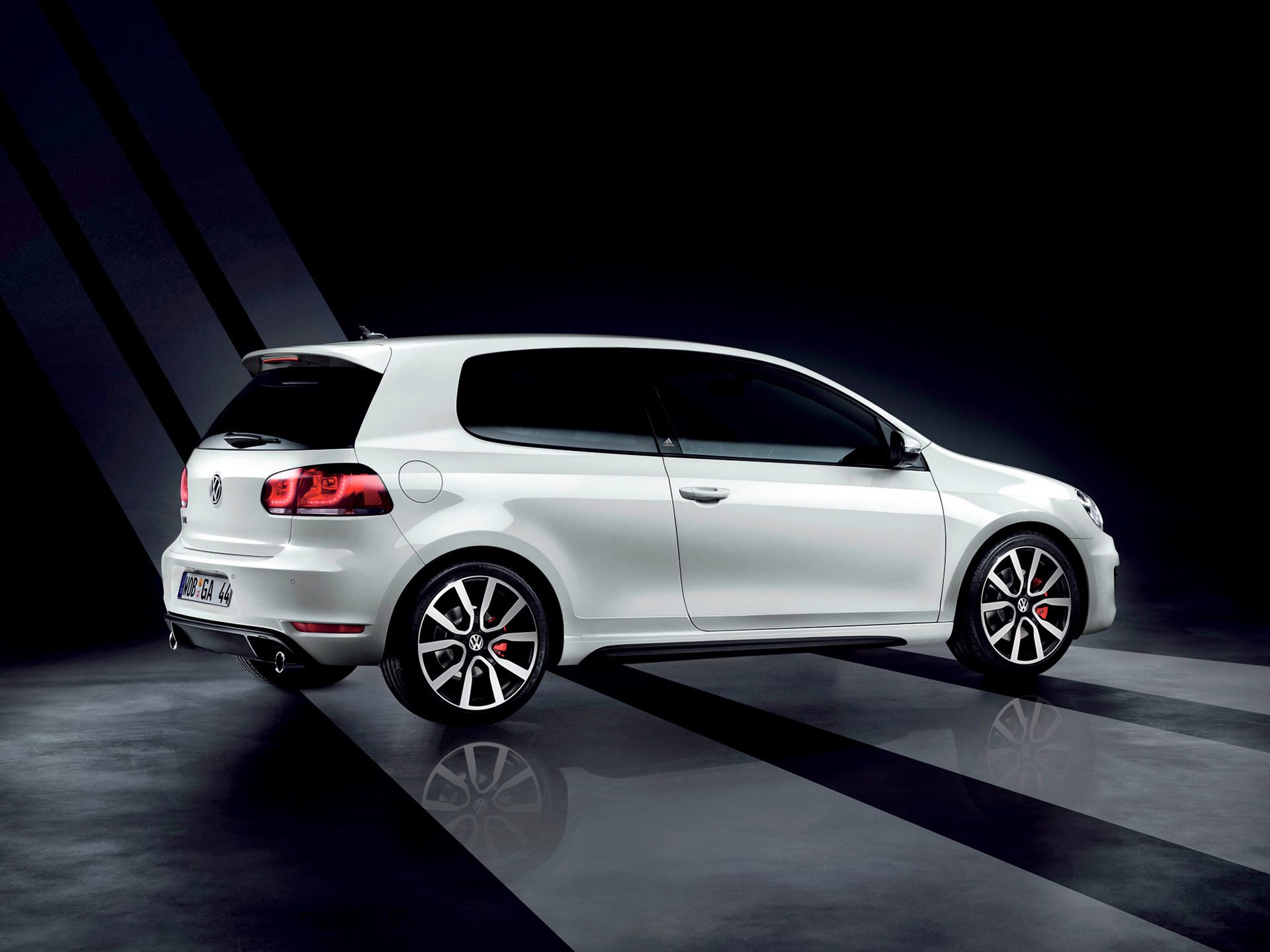  2009 Volkswagen Golf GTI Wallpaper.