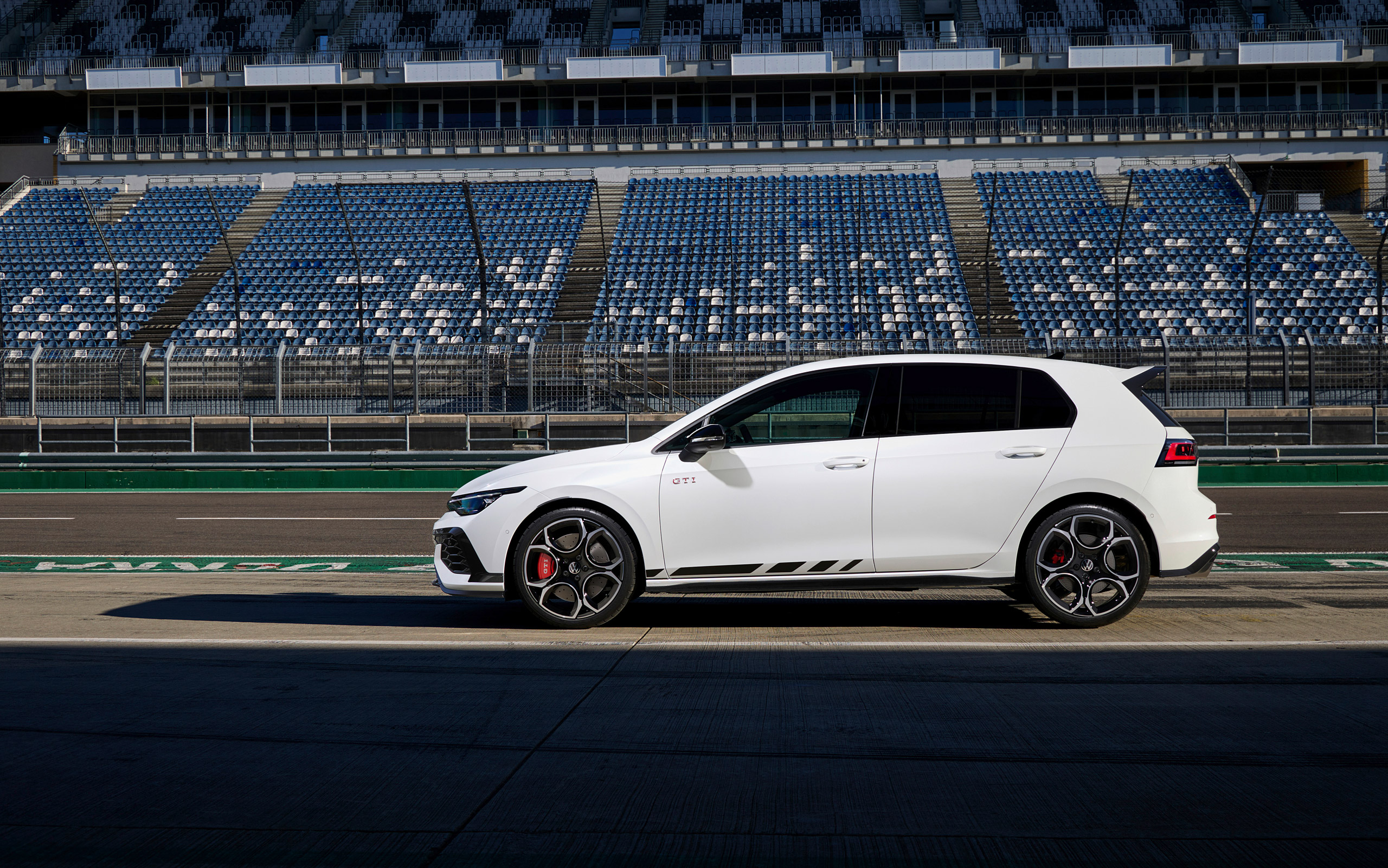  2025 Volkswagen Golf GTI Clubsport Wallpaper.