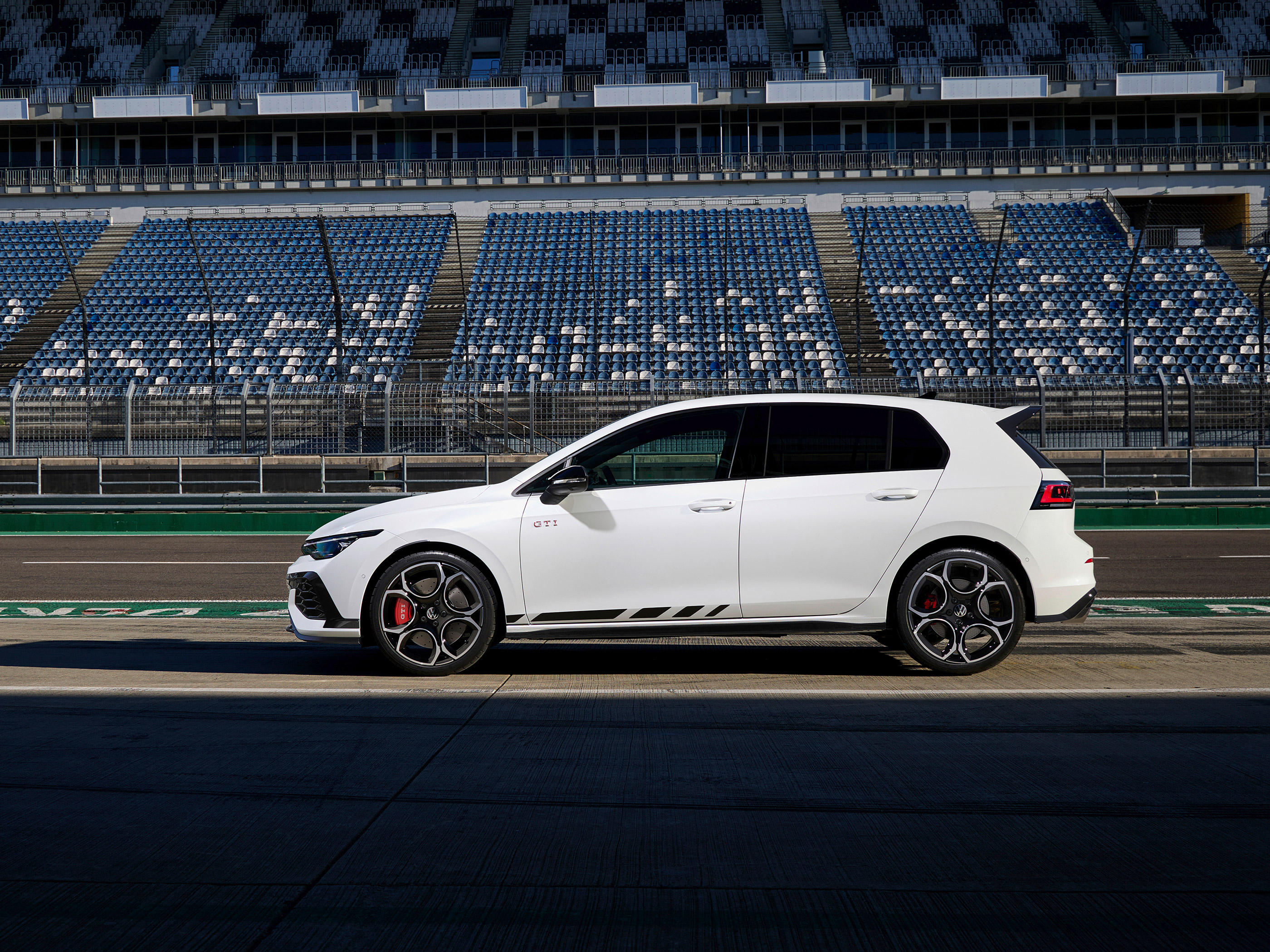  2025 Volkswagen Golf GTI Clubsport Wallpaper.