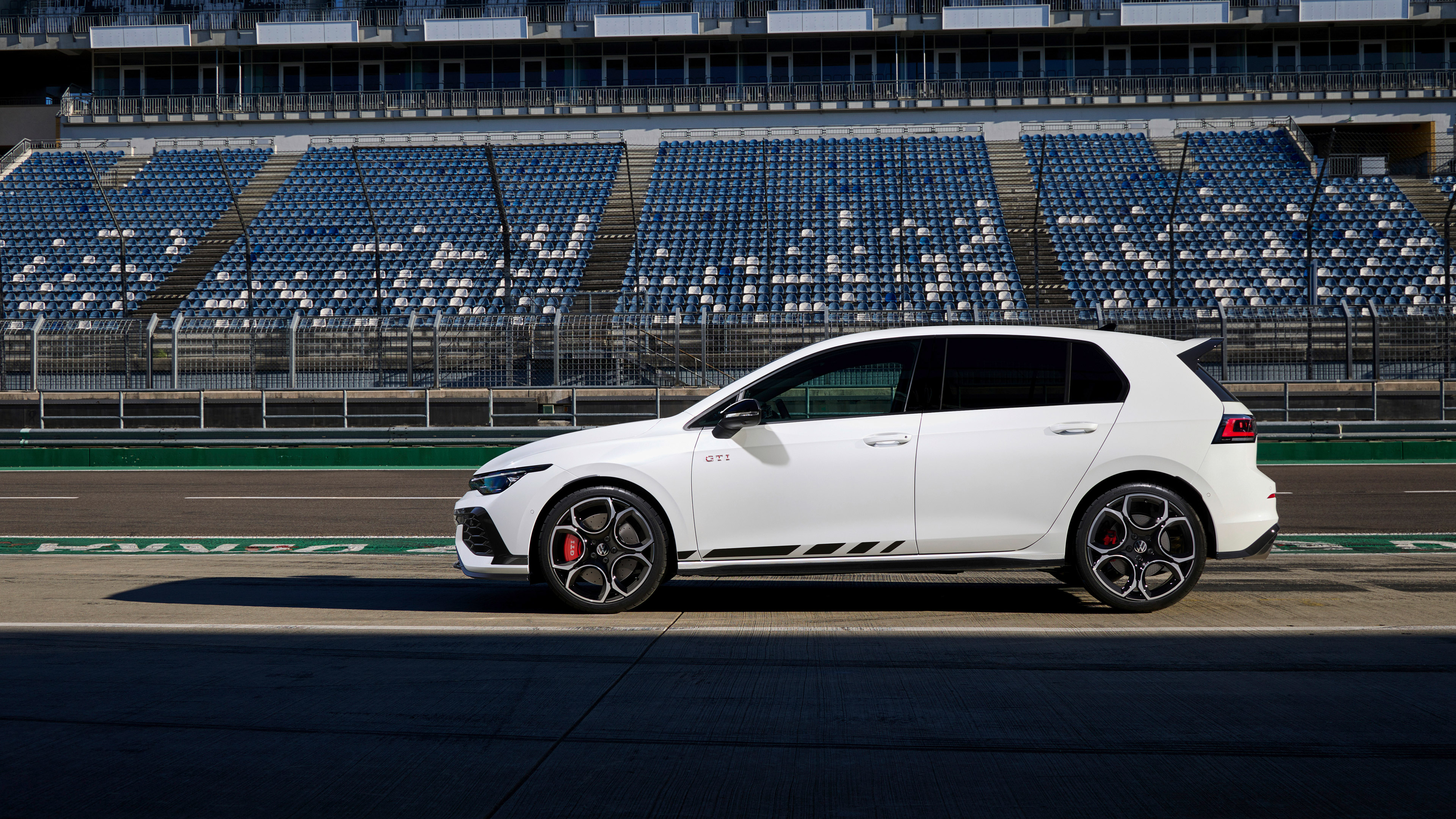  2025 Volkswagen Golf GTI Clubsport Wallpaper.