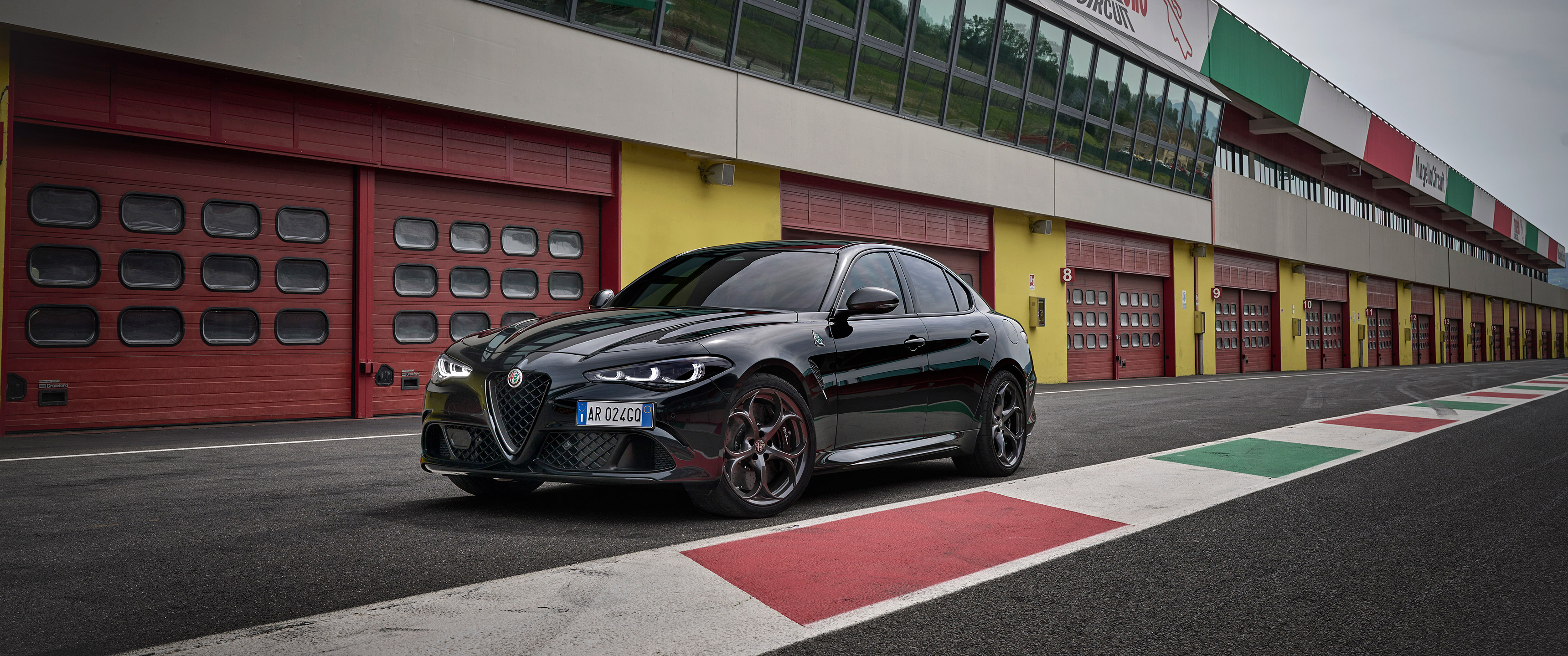  2024 Alfa Romeo Giulia Quadrifoglio Super Sport Wallpaper.