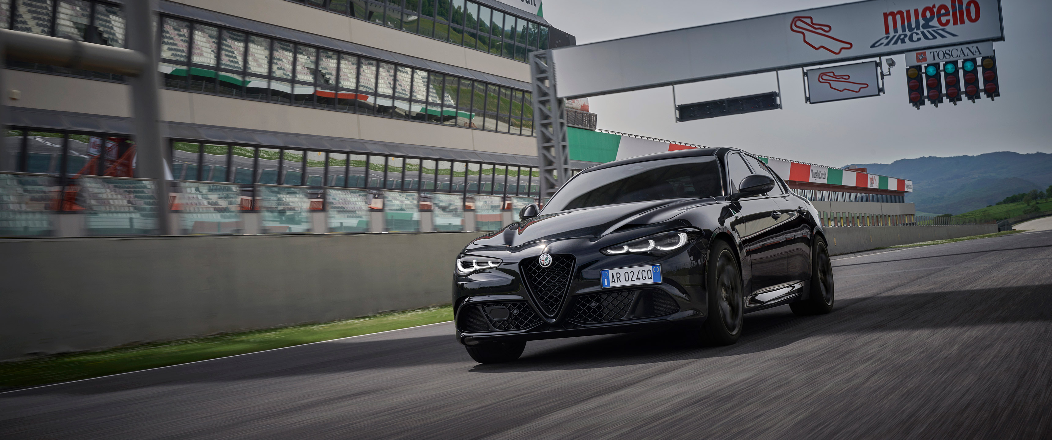  2024 Alfa Romeo Giulia Quadrifoglio Super Sport Wallpaper.