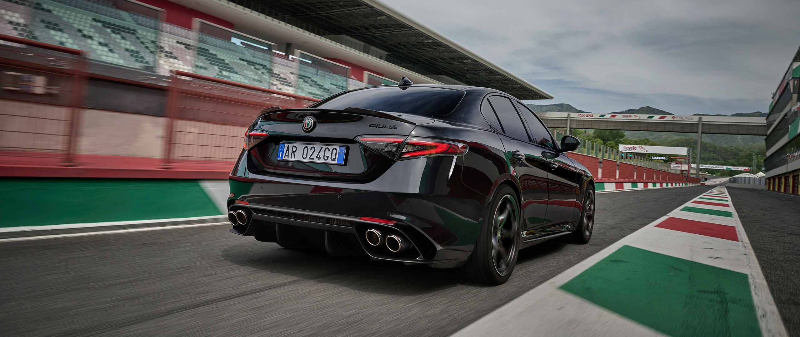  2024 Alfa Romeo Giulia Quadrifoglio Super Sport Wallpaper.