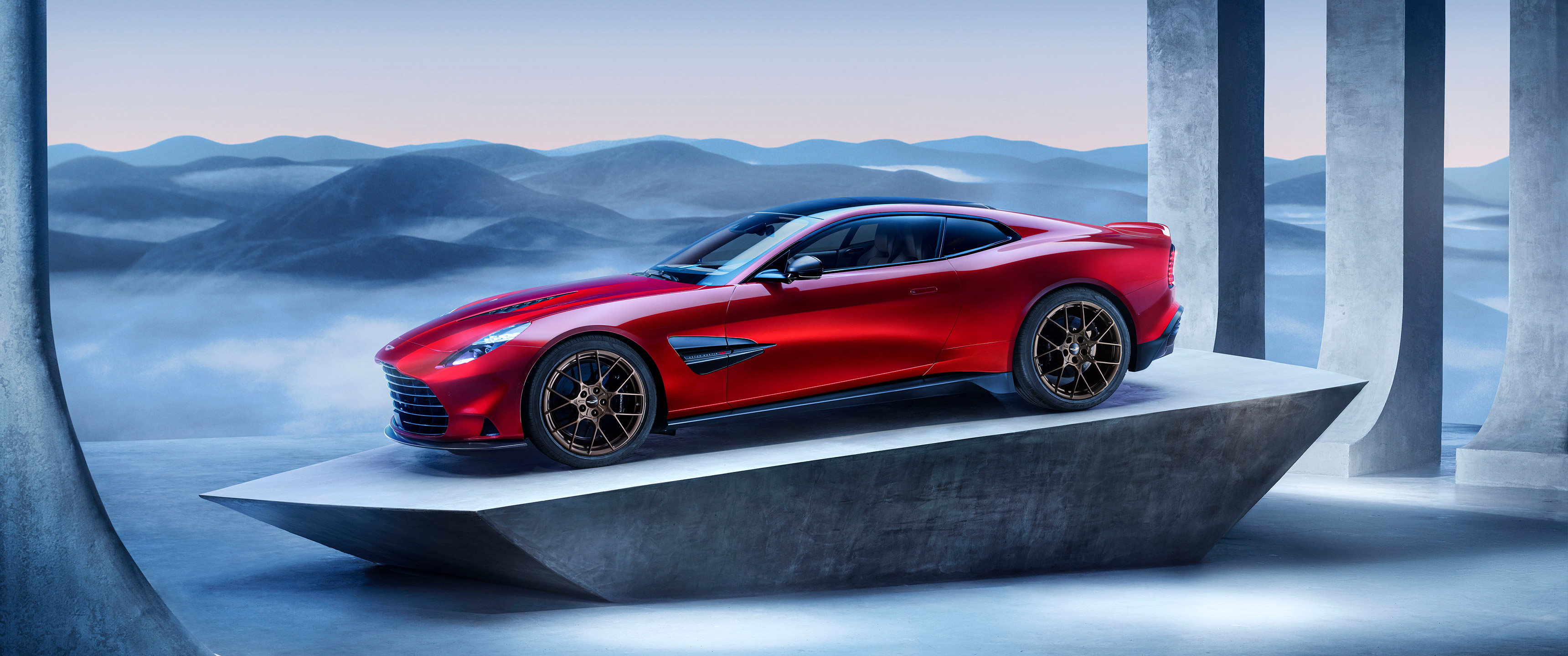  2025 Aston Martin Vanquish Wallpaper.