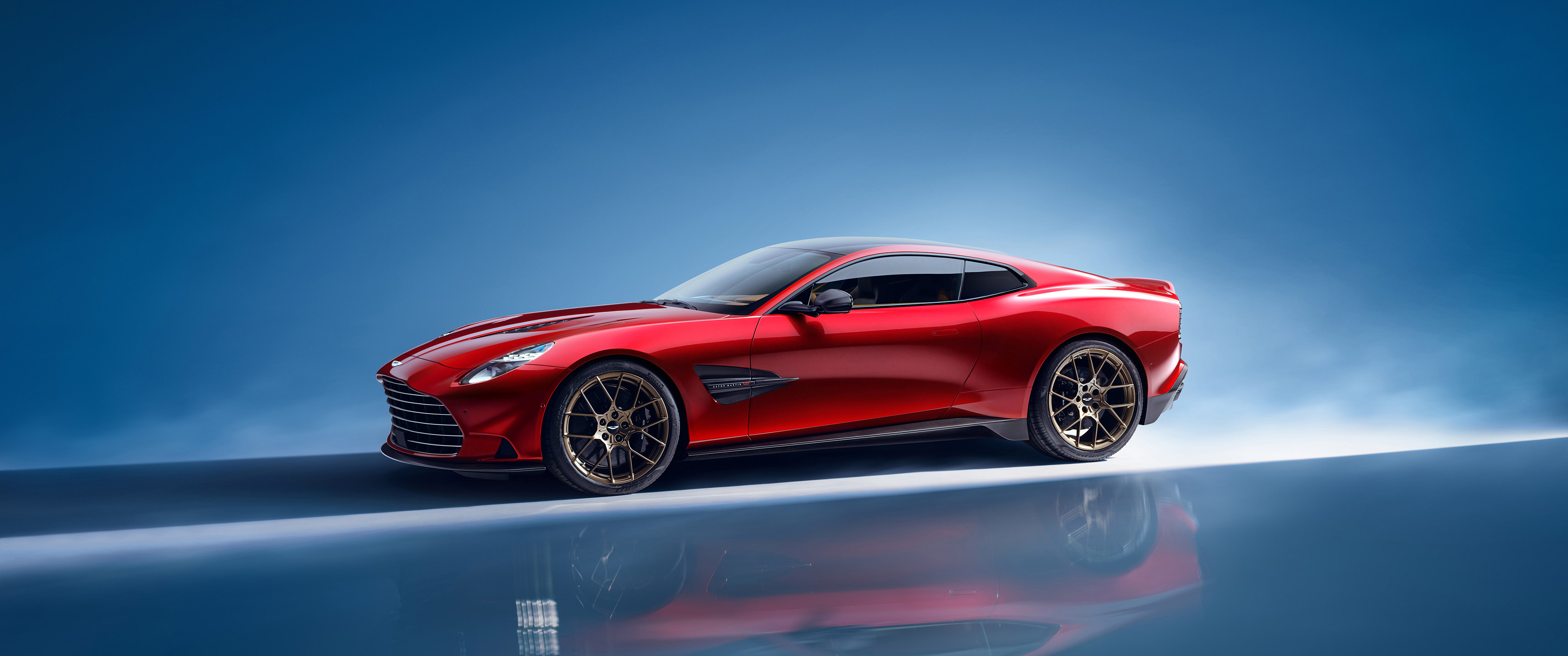  2025 Aston Martin Vanquish Wallpaper.