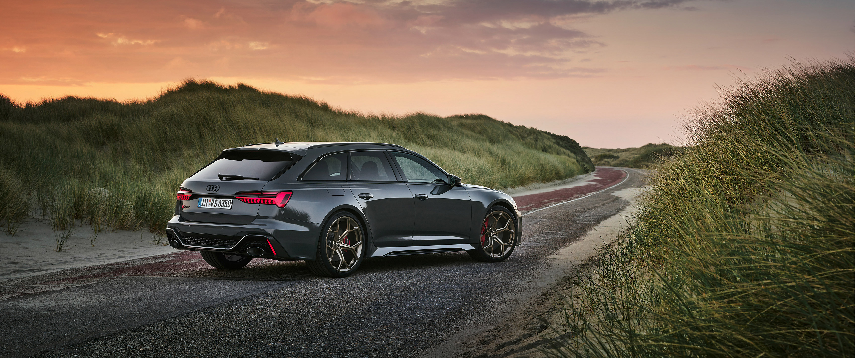  2023 Audi RS6 Avant Performance Wallpaper.