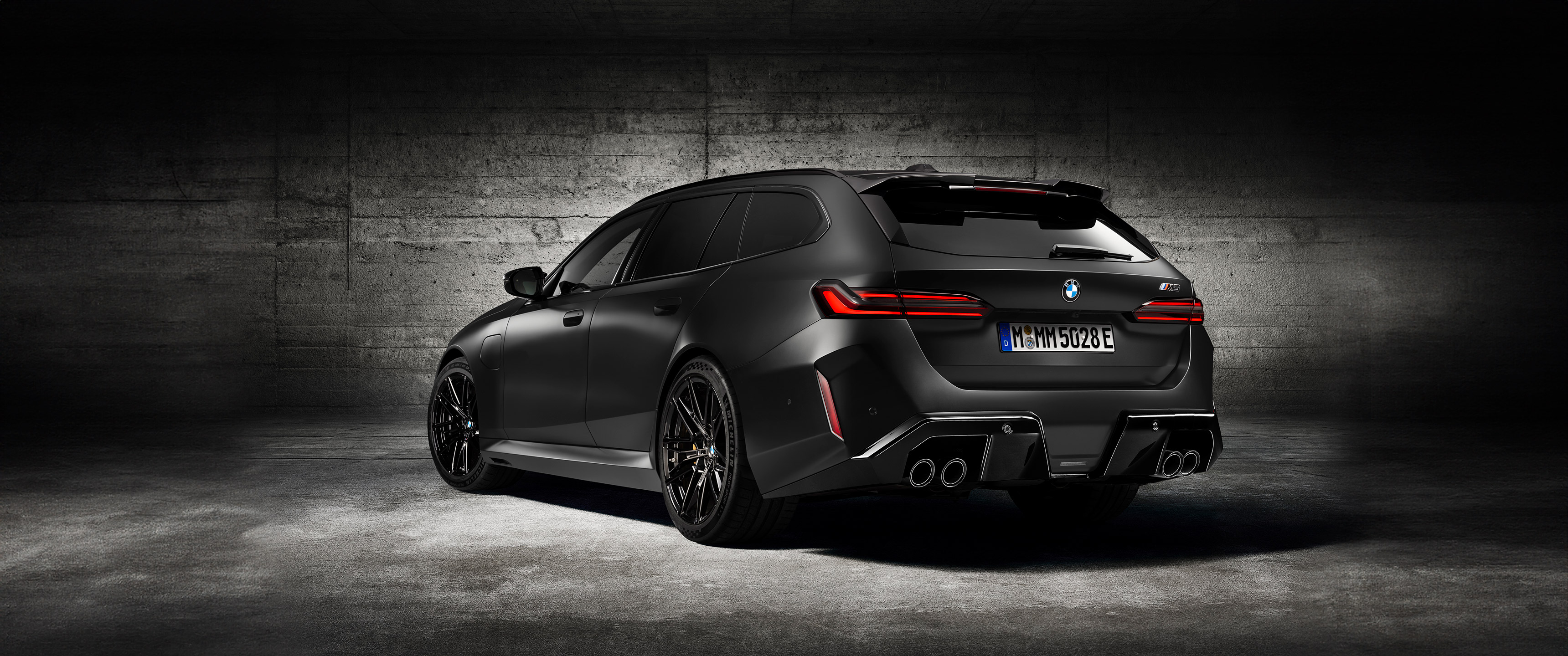  2025 BMW M5 Touring Wallpaper.