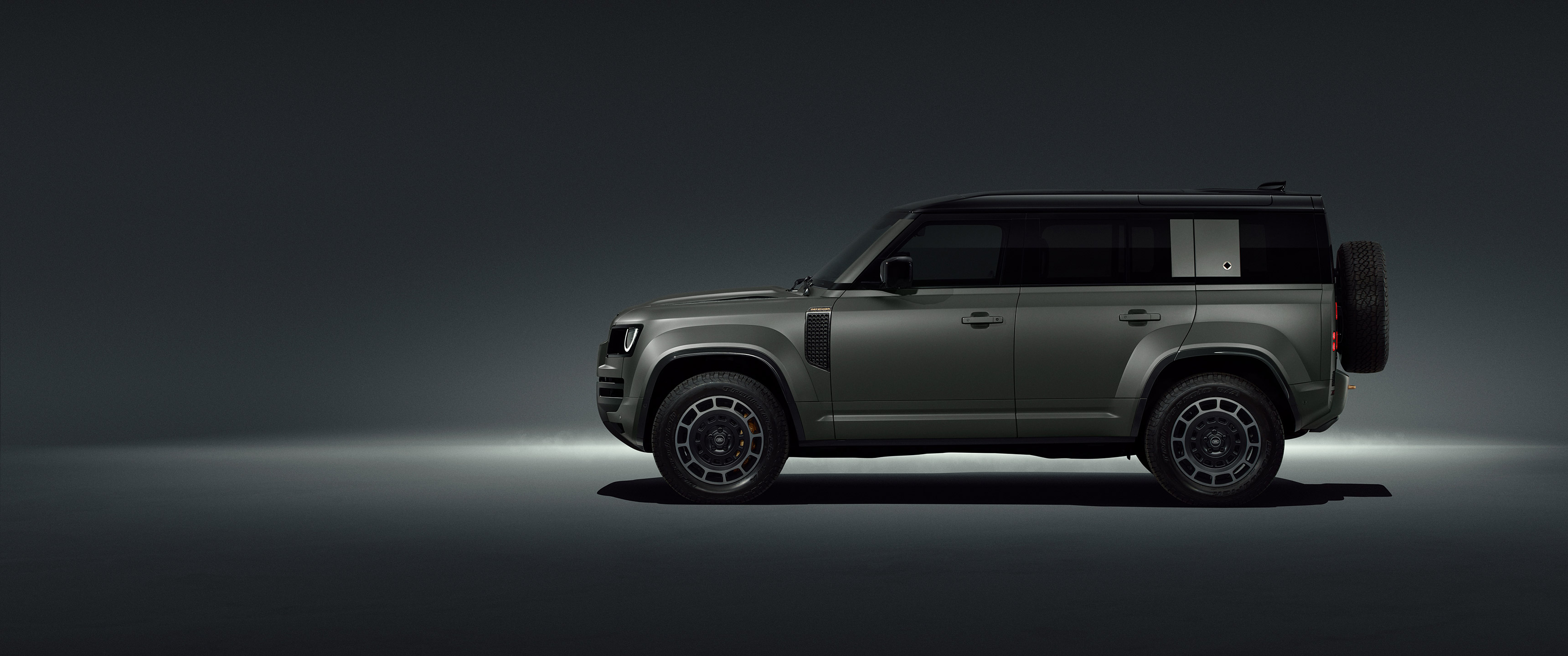  2025 Land Rover Defender Octa Wallpaper.