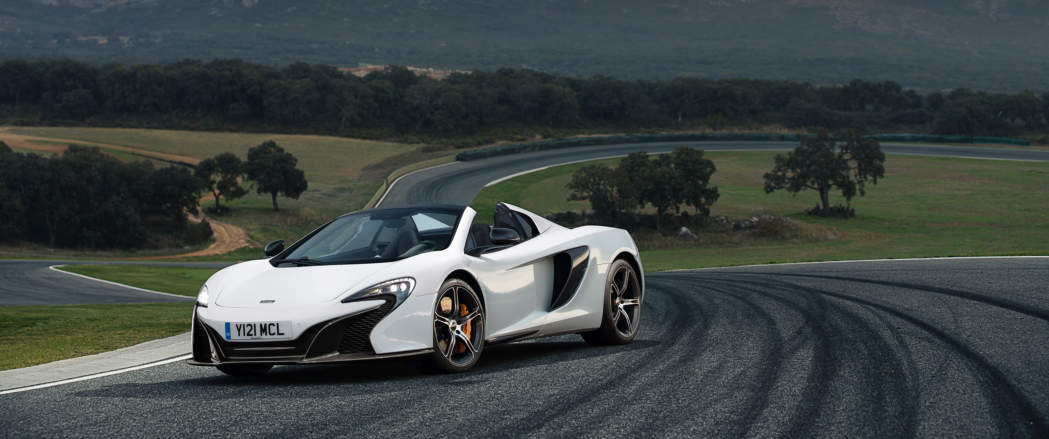  2015 McLaren 650S Spider Wallpaper.