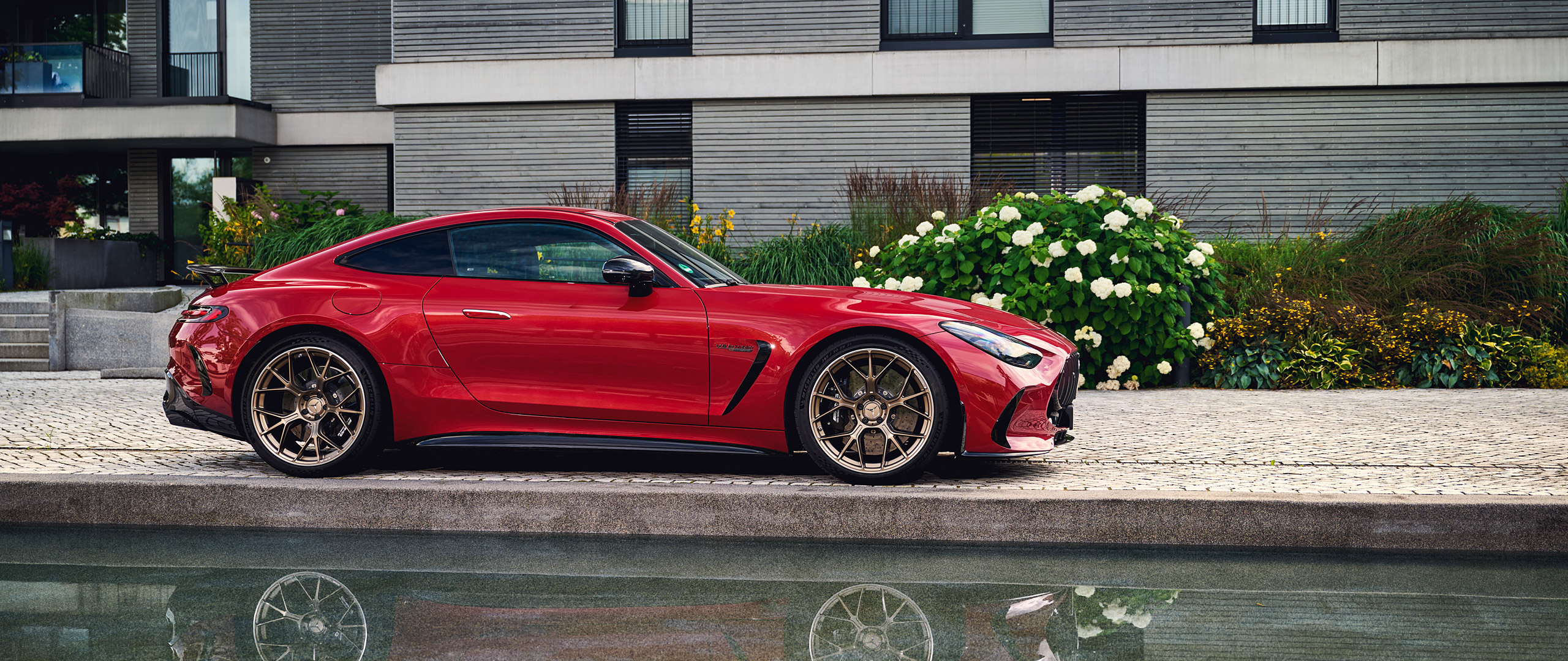  2025 Mercedes-AMG GT63 S E Performance Wallpaper.