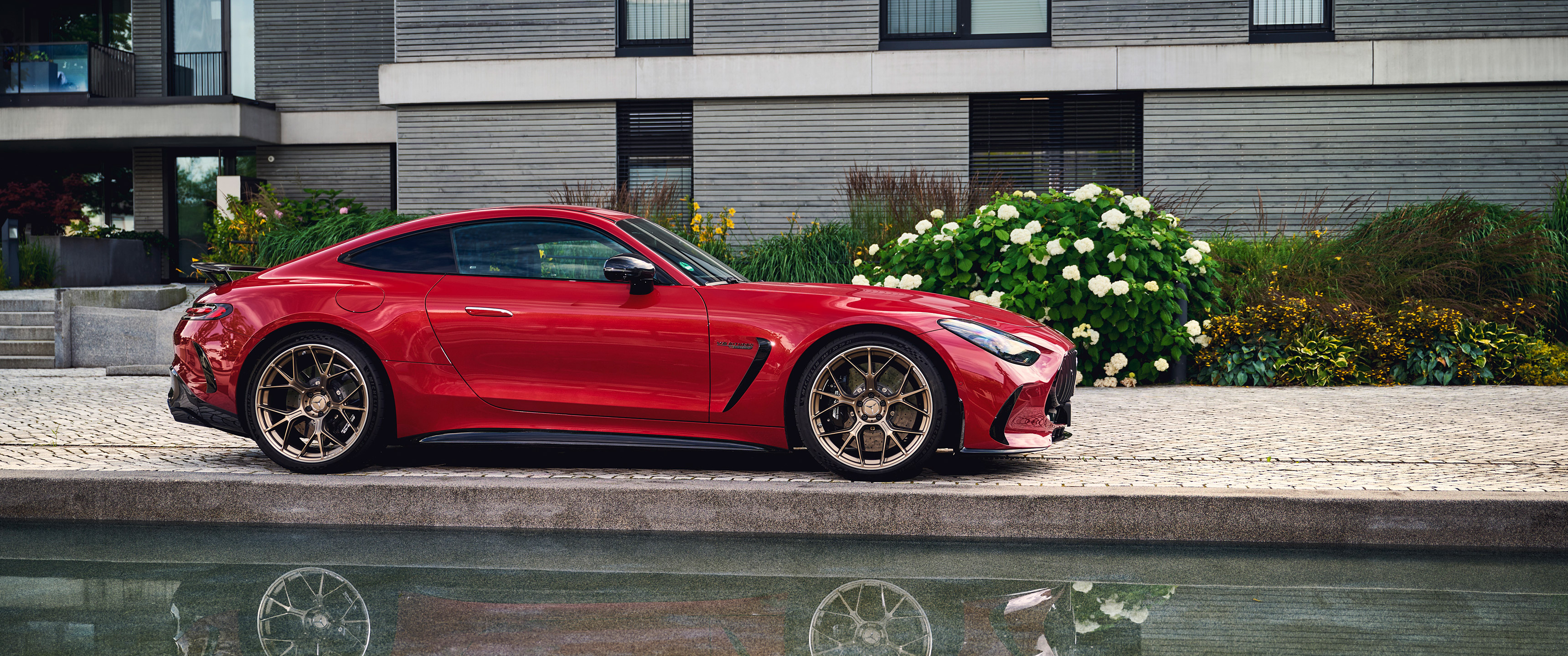  2025 Mercedes-AMG GT63 S E Performance Wallpaper.