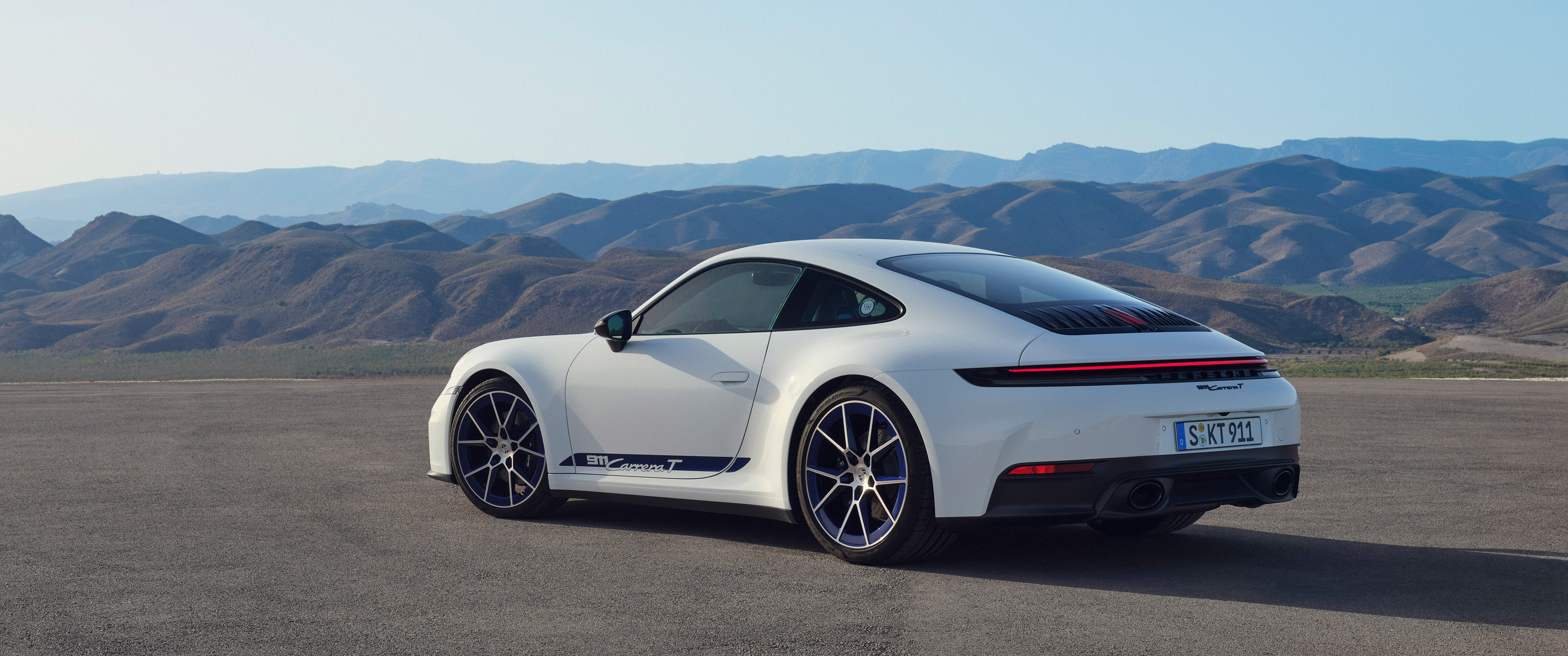  2025 Porsche 911 Carrera T Wallpaper.