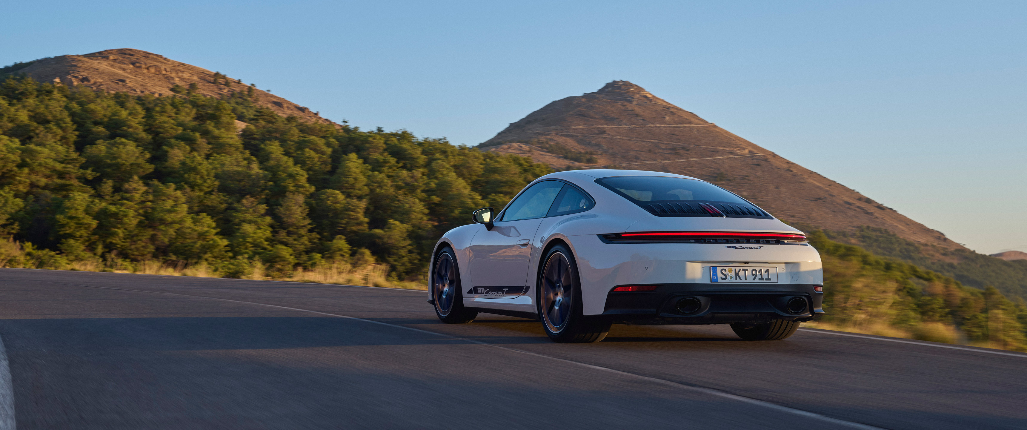  2025 Porsche 911 Carrera T Wallpaper.