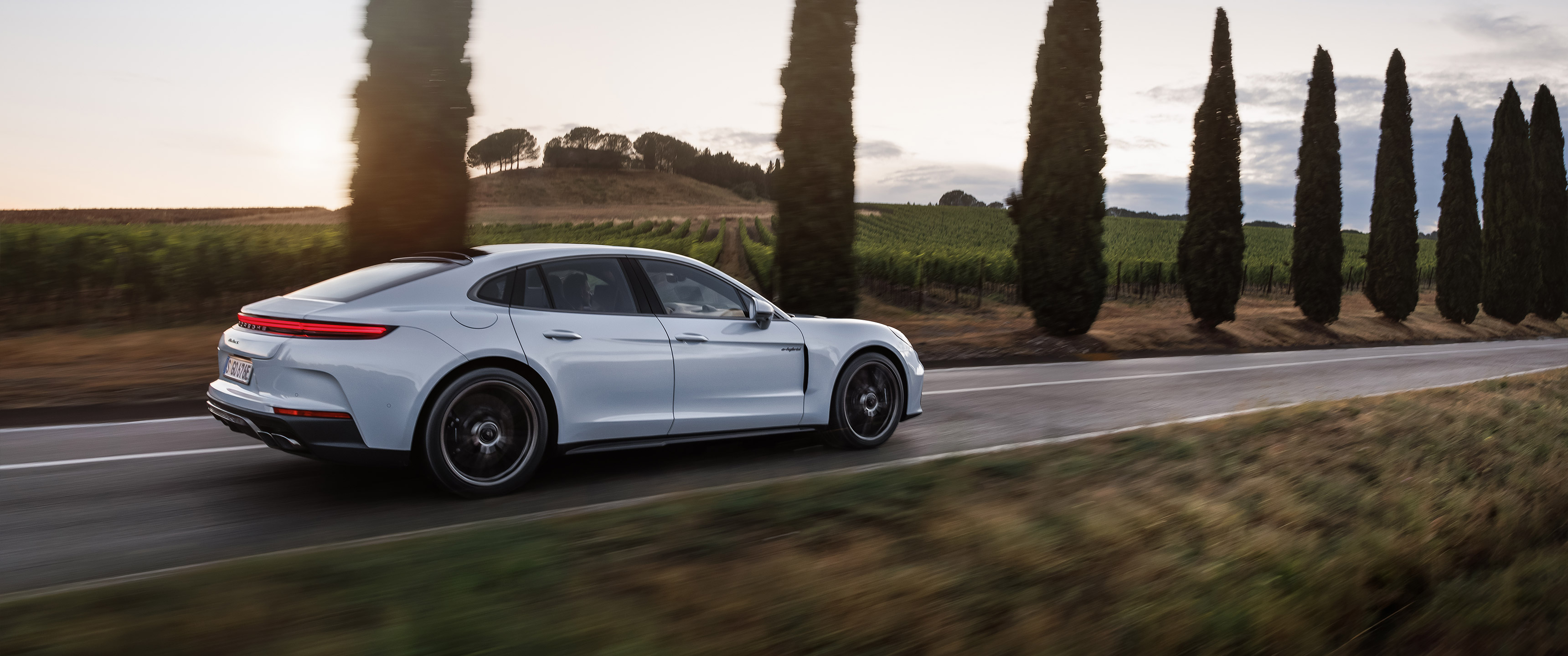  2025 Porsche Panamera Turbo S E-Hybrid Wallpaper.