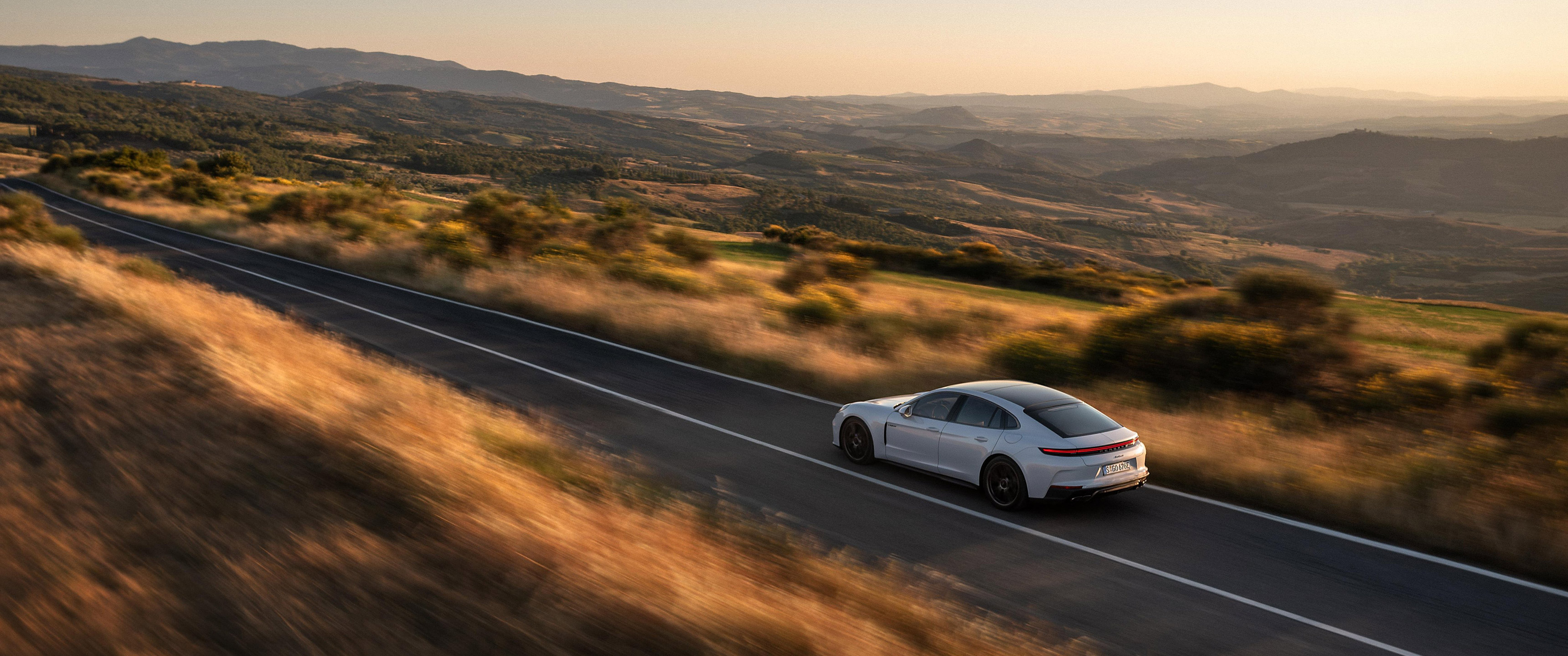  2025 Porsche Panamera Turbo S E-Hybrid Wallpaper.