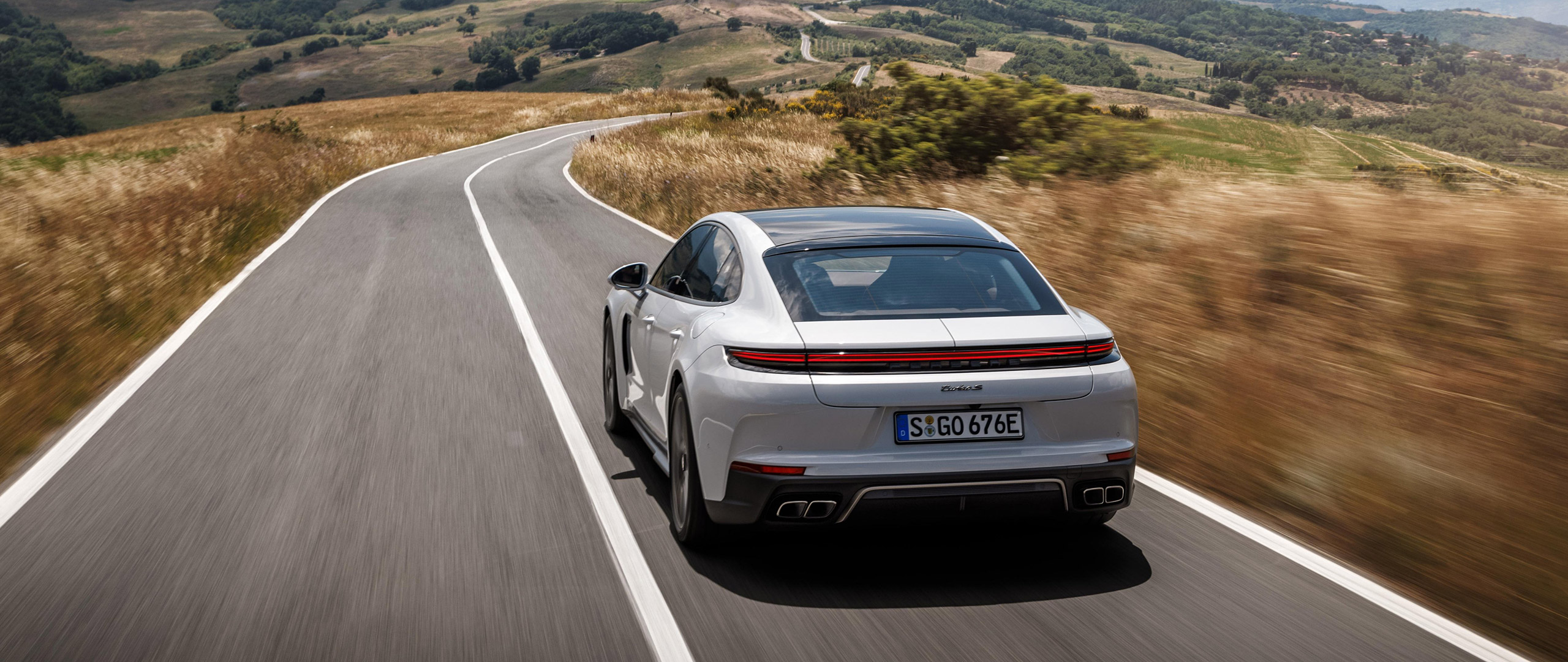  2025 Porsche Panamera Turbo S E-Hybrid Wallpaper.